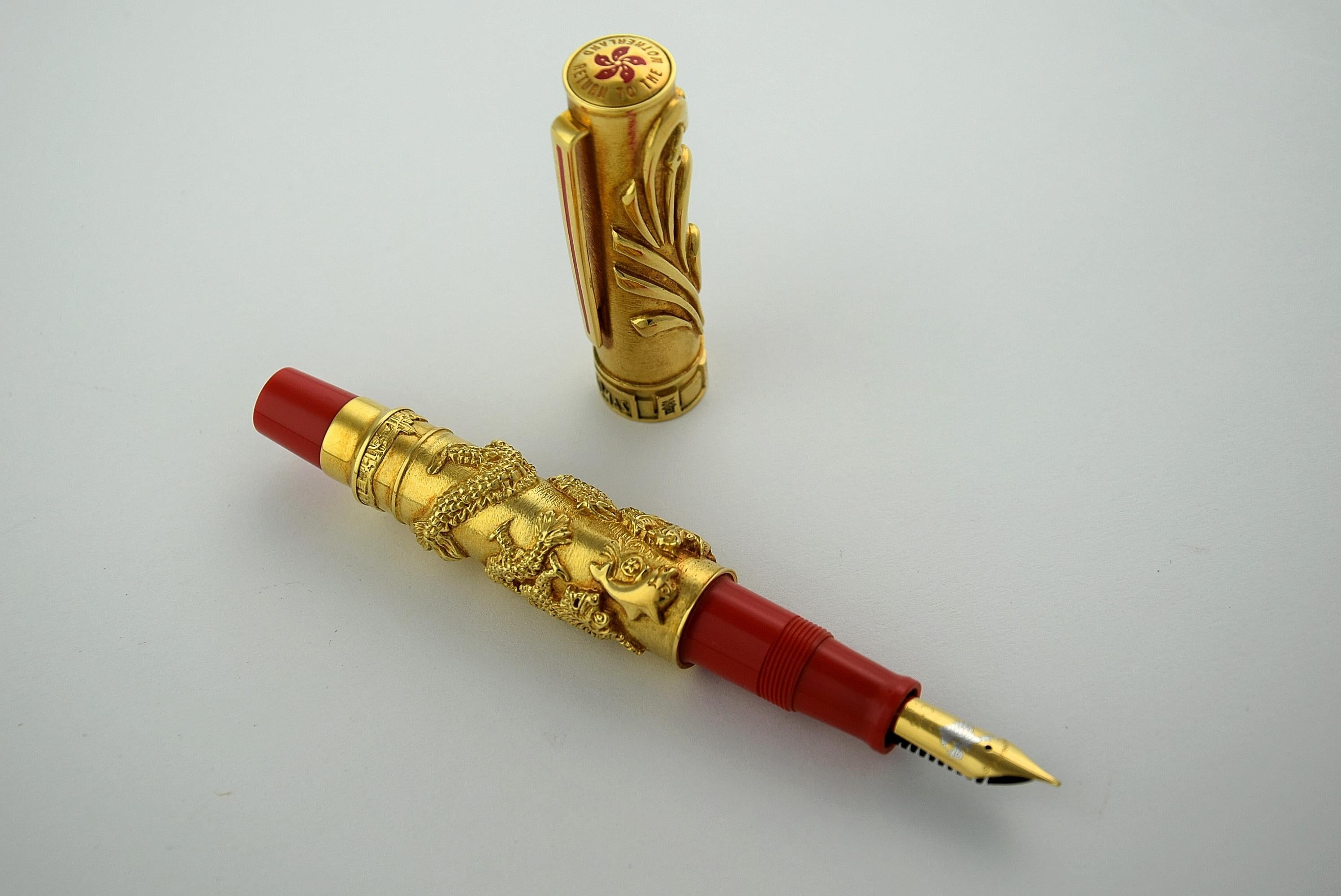 Omas 1997 18-Karat Gold Return to the Motherland Limited Edition Fountain Pen For Sale 9