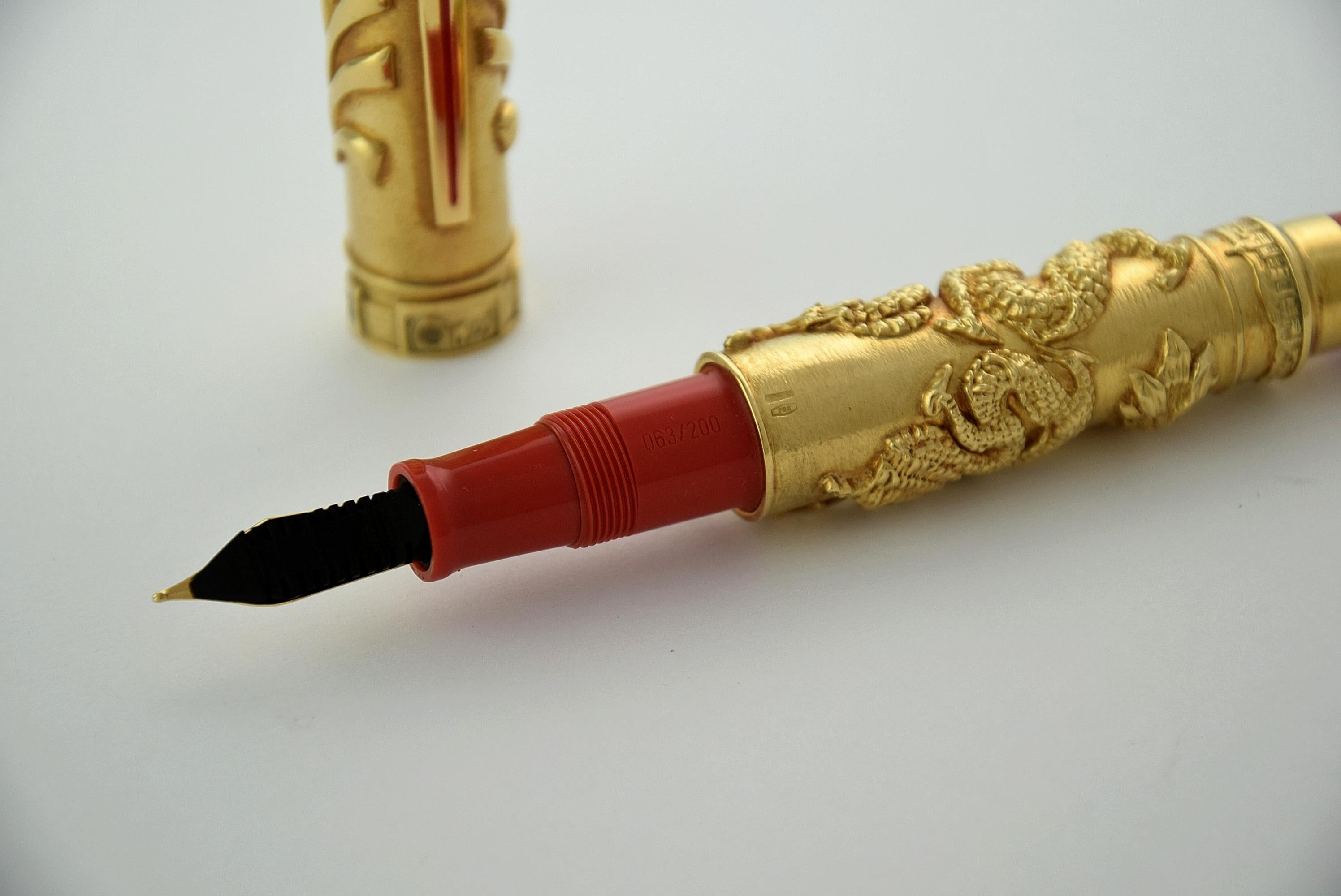 Omas 1997 18-Karat Gold Return to the Motherland Limited Edition Fountain Pen For Sale 3