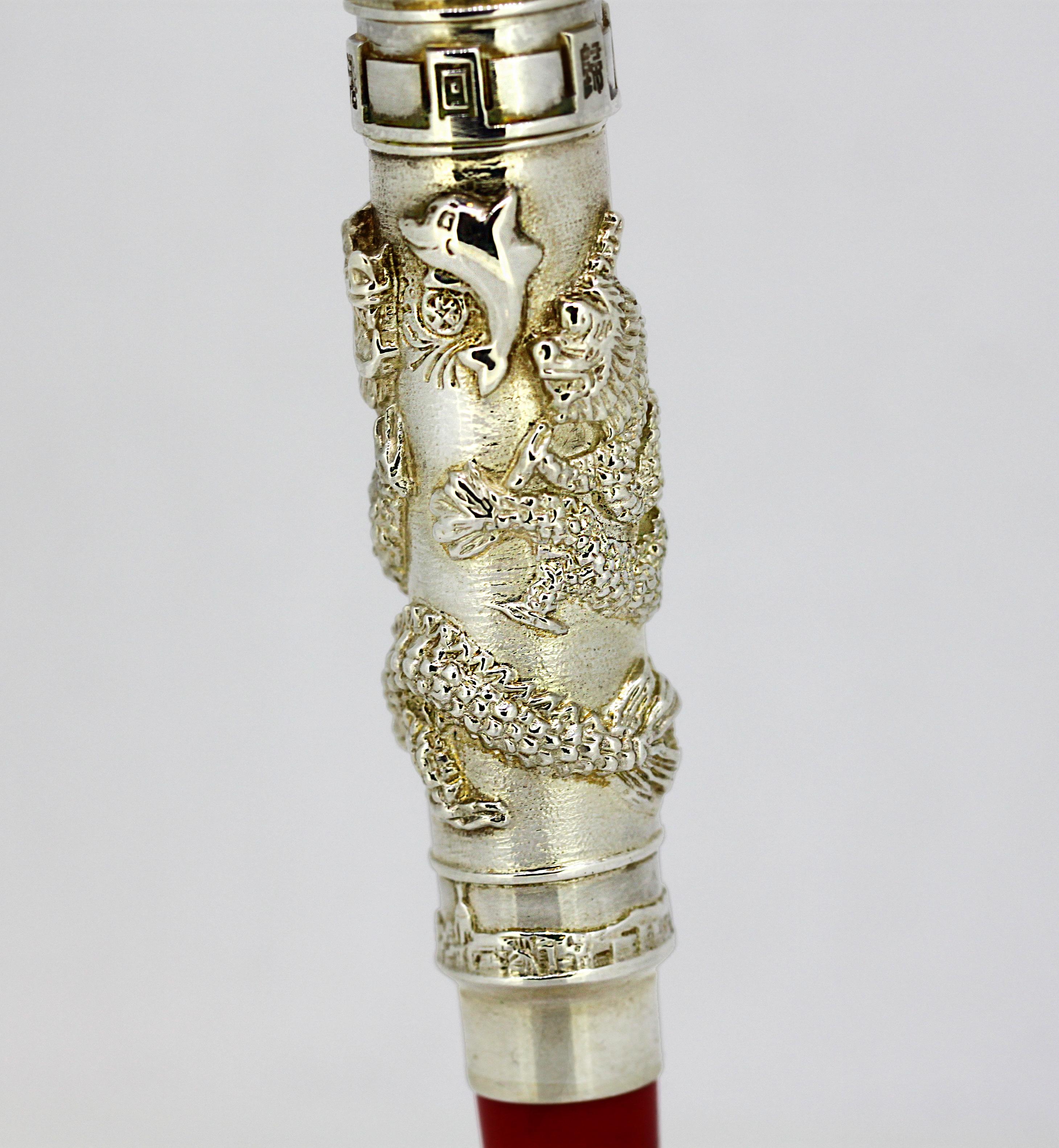 Omas, Return to Motherland Silver Fountain Pen with 18 Karat Gold Nib In Excellent Condition In Braintree, GB
