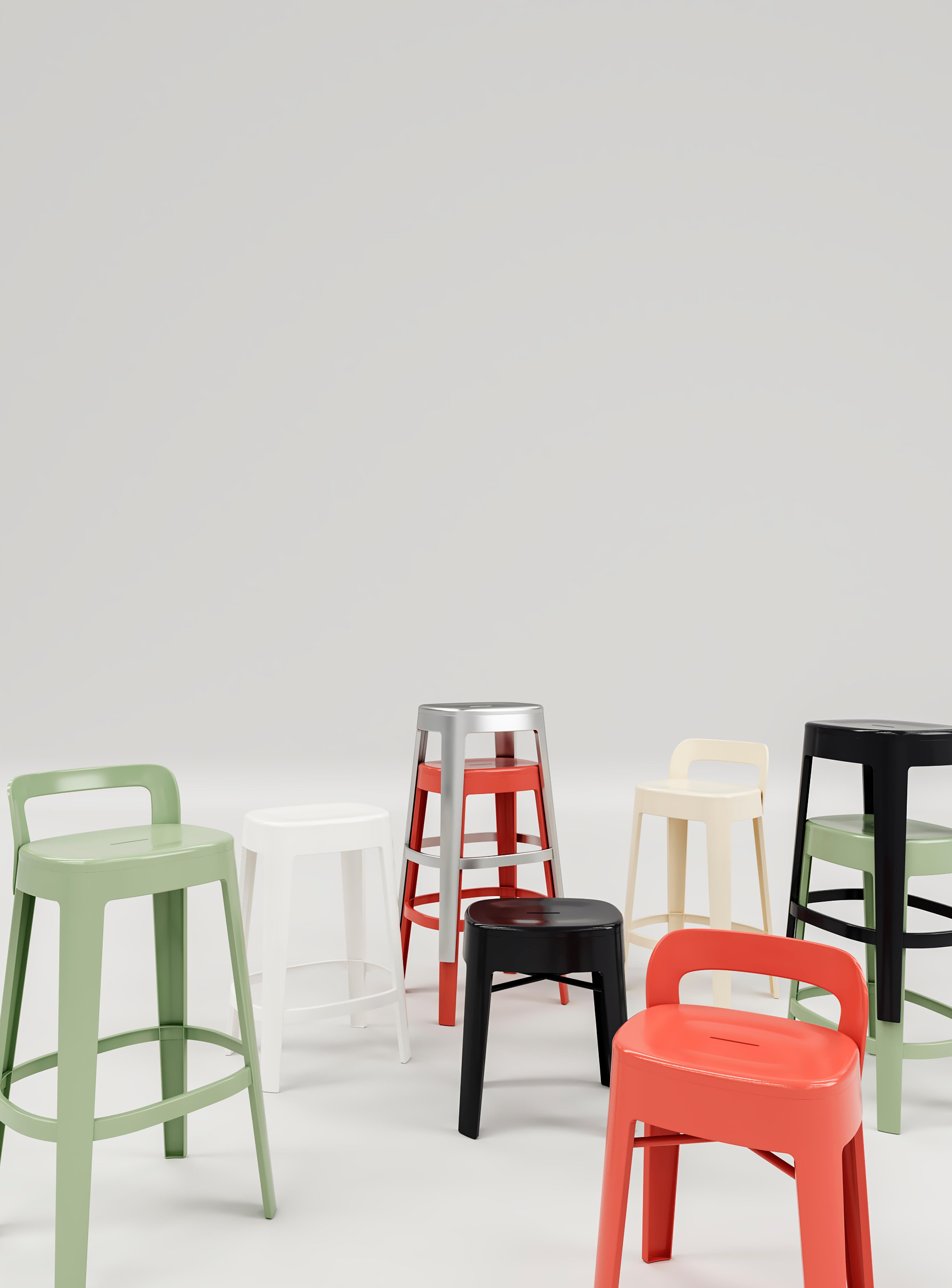 Sgabello da bar con schienale Ombra, rosso di Emiliana Design Studio A In condizioni Nuovo in vendita a Edison, NJ