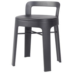 Sgabello basso con schienale Ombra, nero di Emiliana Design Studio A