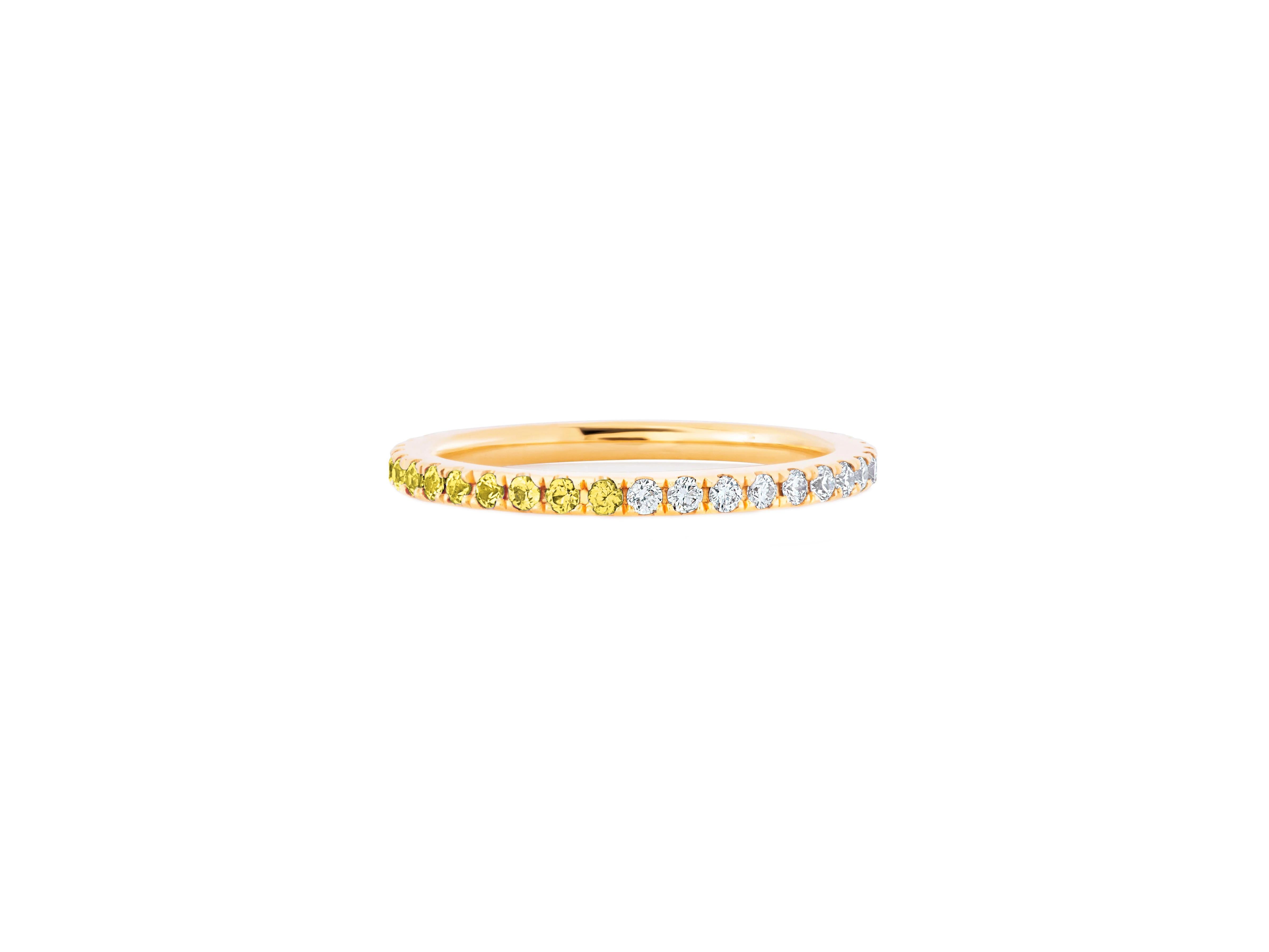 in vendita:  Fascia per l'eternità in oro 14k con zaffiro blu Ombre e moissanite 5