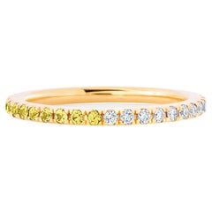 Fascia per l'eternità in oro 14k con zaffiro blu Ombre e moissanite