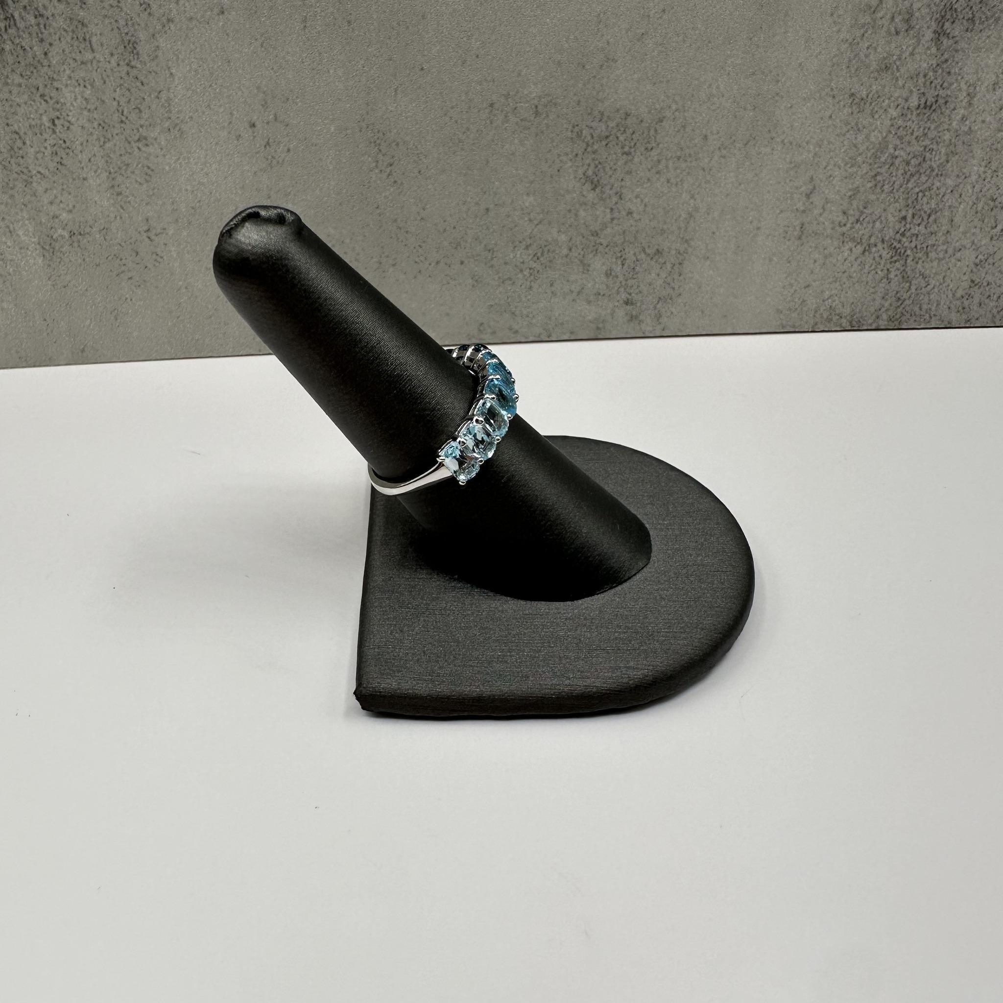 Taille ovale Bague Topaze Bleue Ombre en Argent - Coupe ovale, Taille 7, New en vente