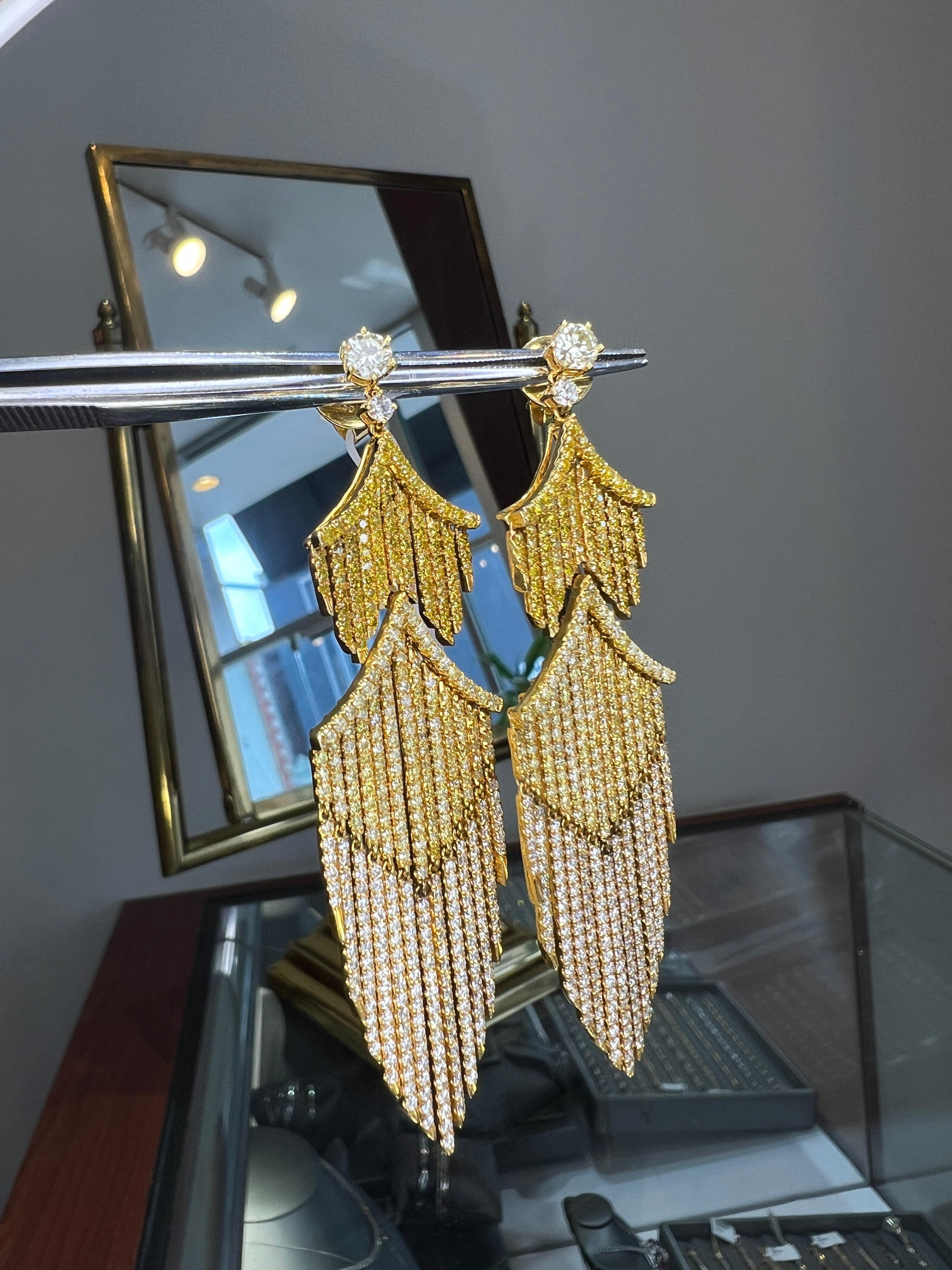 Boucles d'oreilles chandelier en or jaune 18 carats avec diamant blanc et jaune fantaisie 8.0ct en vente 2