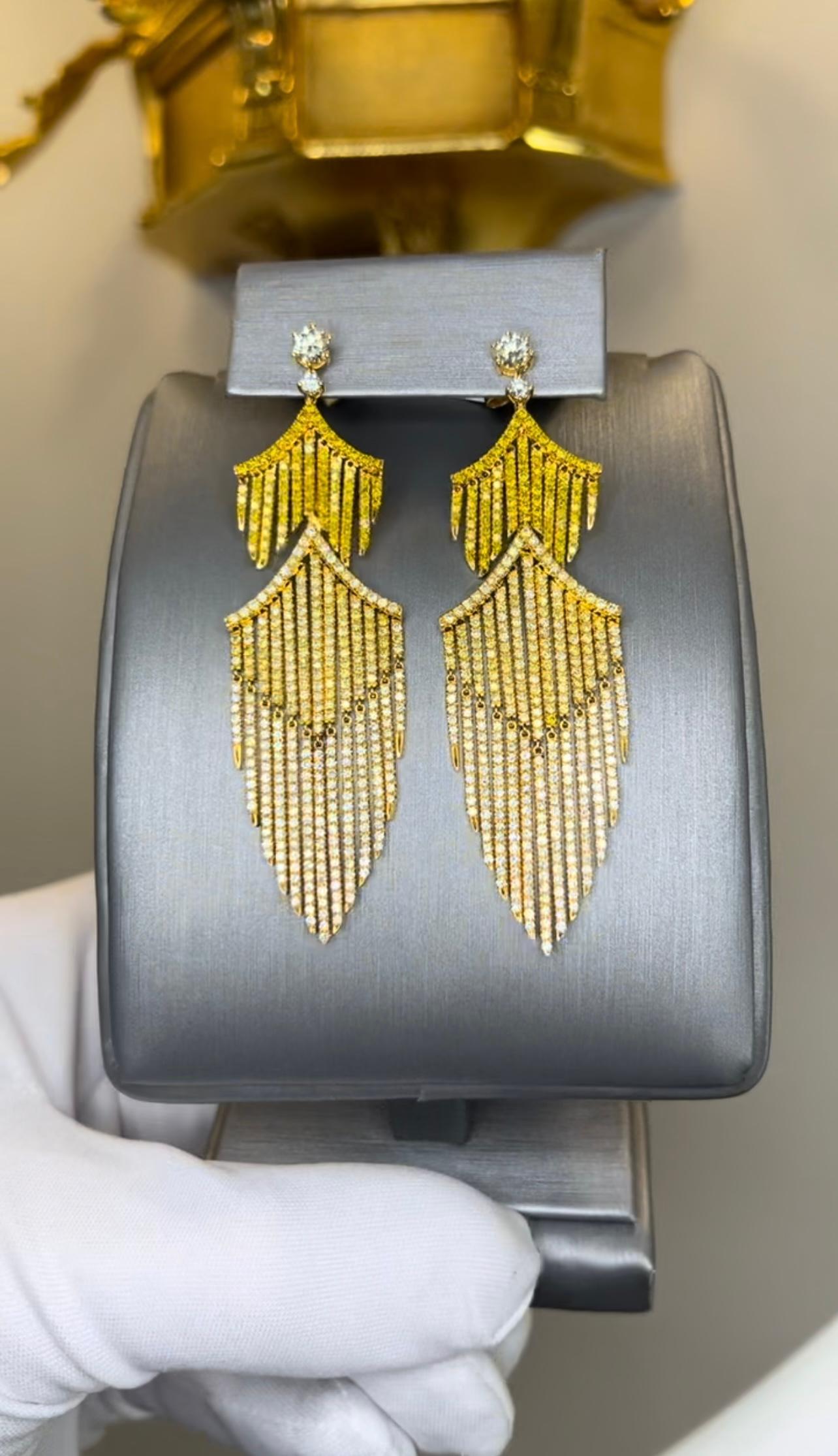 Boucles d'oreilles chandelier en or jaune 18 carats avec diamant blanc et jaune fantaisie 8.0ct en vente 3