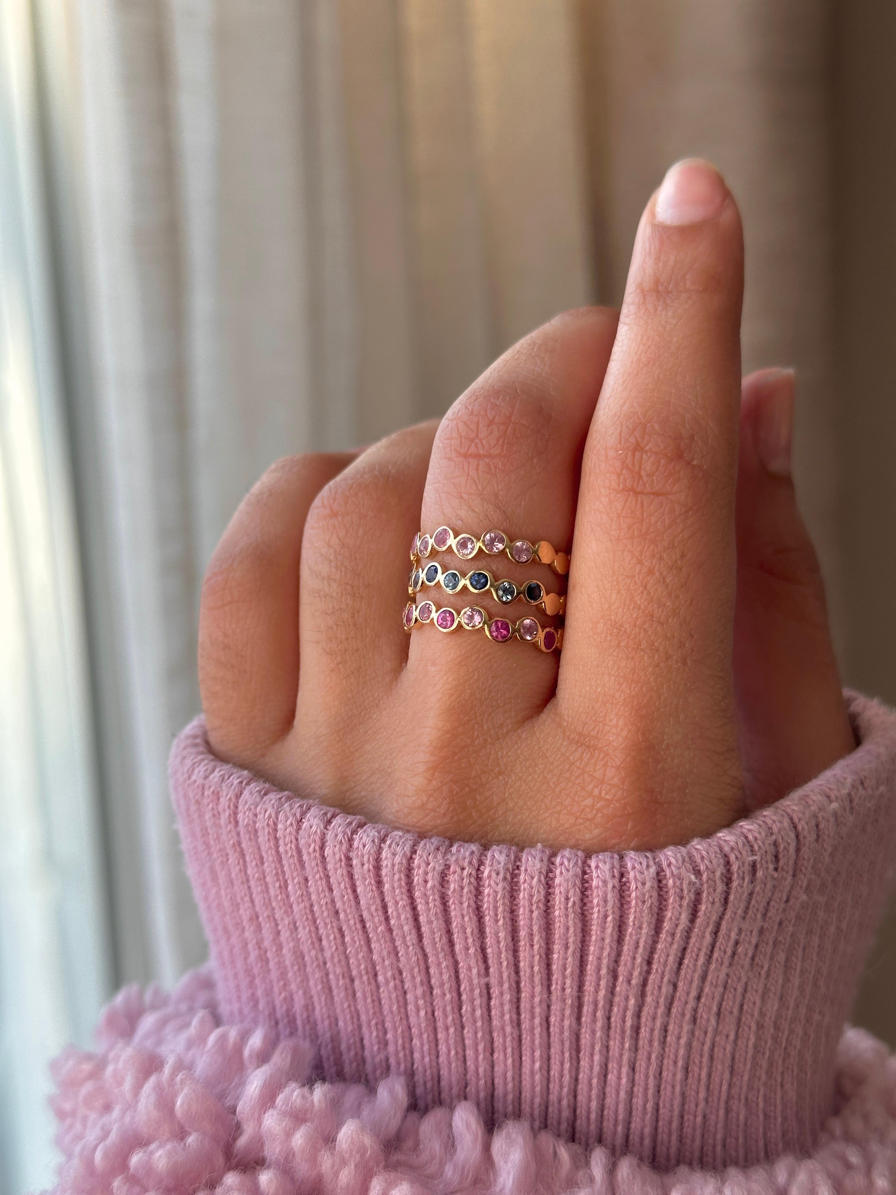 Ombre-Edelsteinring, minimalistische Edelsteinbänder, Ring aus massivem Gold mit Lünette, 14k im Angebot 1