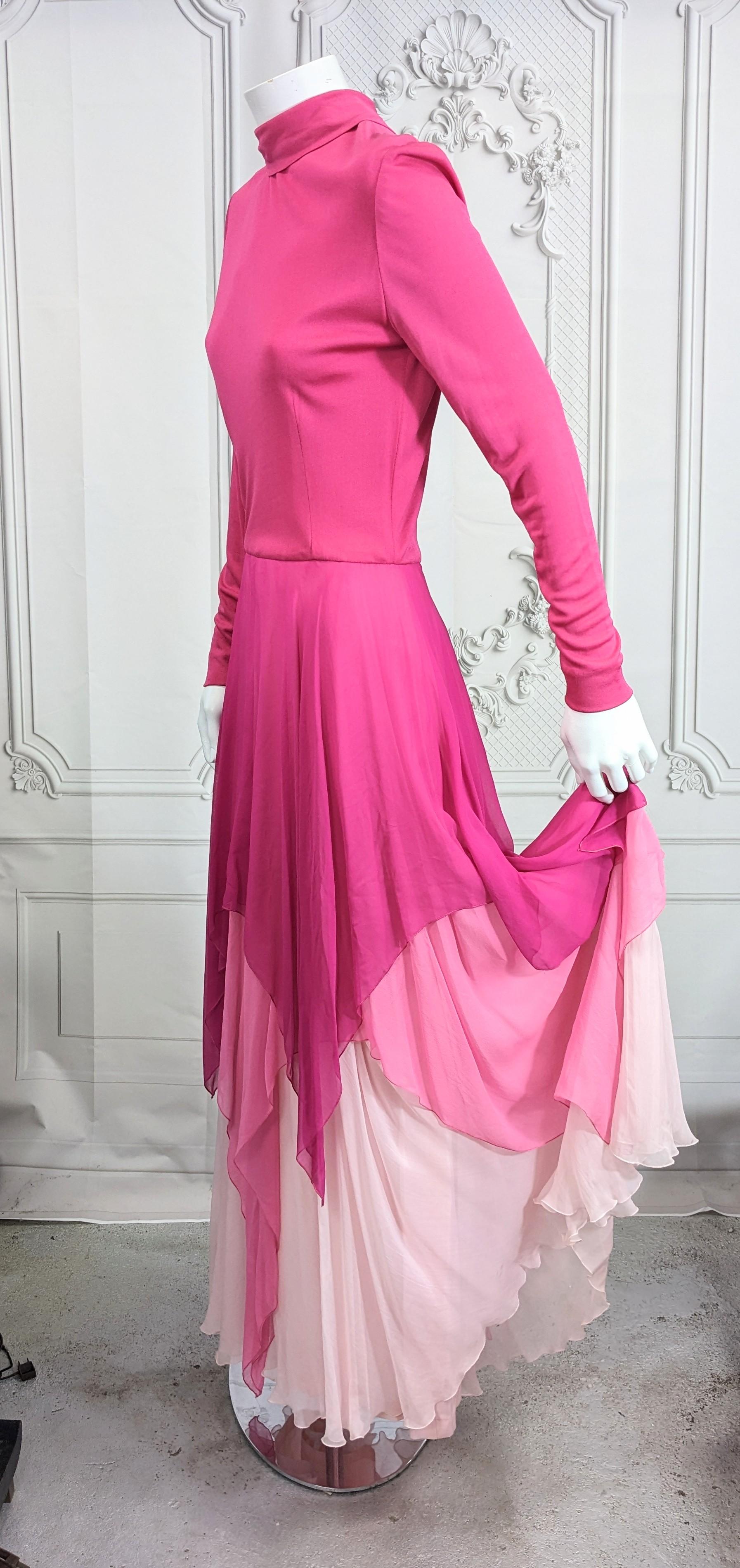 Ombre Kleid aus mattem Jersey und Chiffon mit Taschentuch, Charles Gelatt im Angebot 1