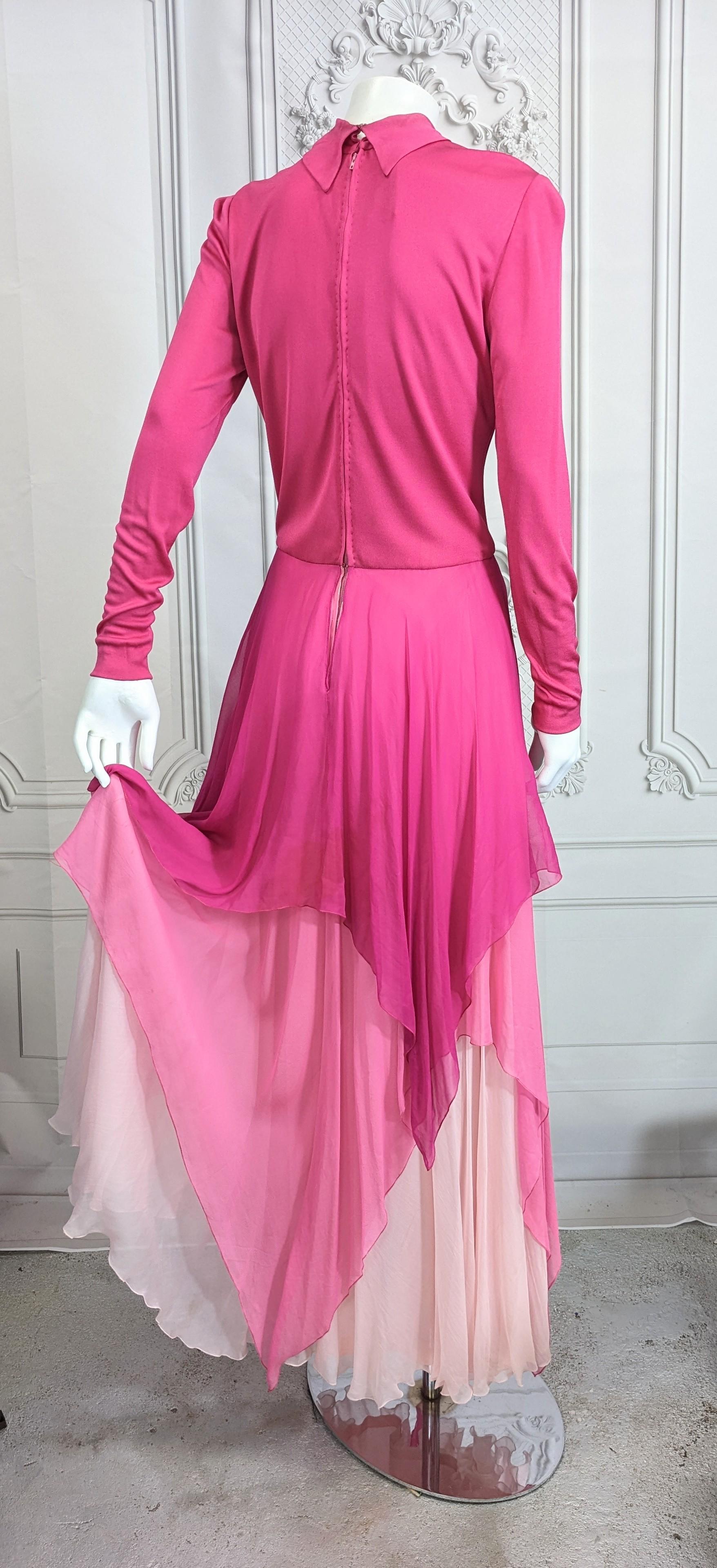 Ombre Kleid aus mattem Jersey und Chiffon mit Taschentuch, Charles Gelatt im Angebot 2