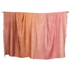 Coussin de couverture souple en laine mérinos ombrée rouge bois de rose, en stock