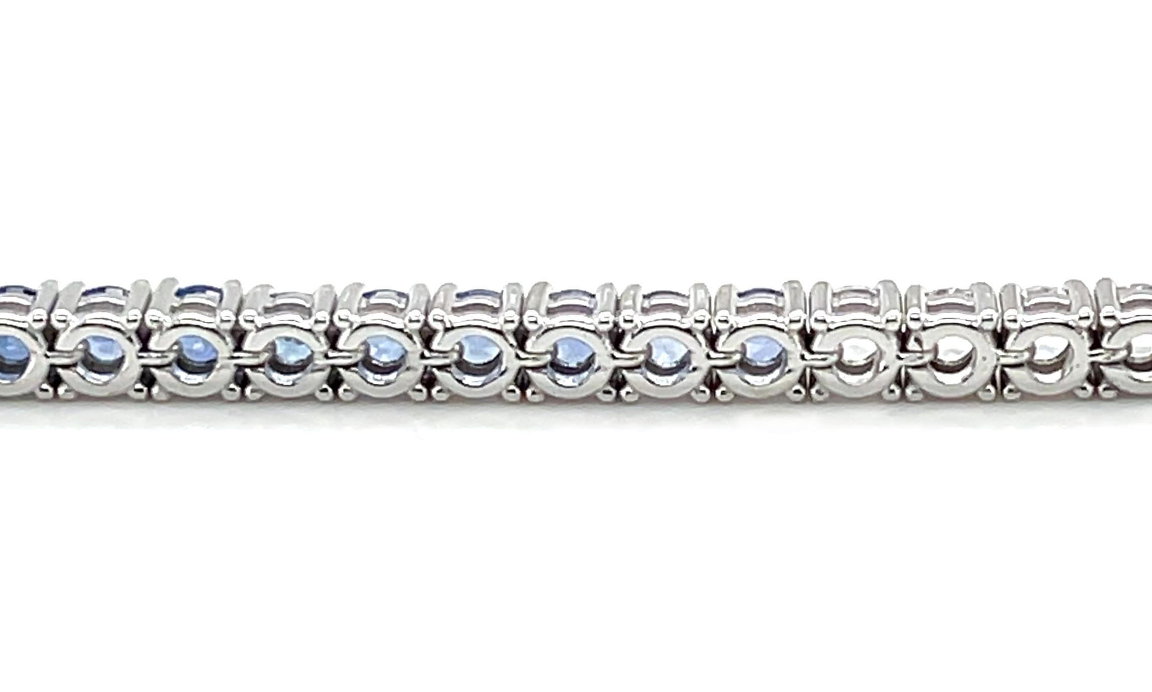 Bracelet tennis en or blanc 18 carats avec saphirs dégradés, 7,20 carats au total en vente 2