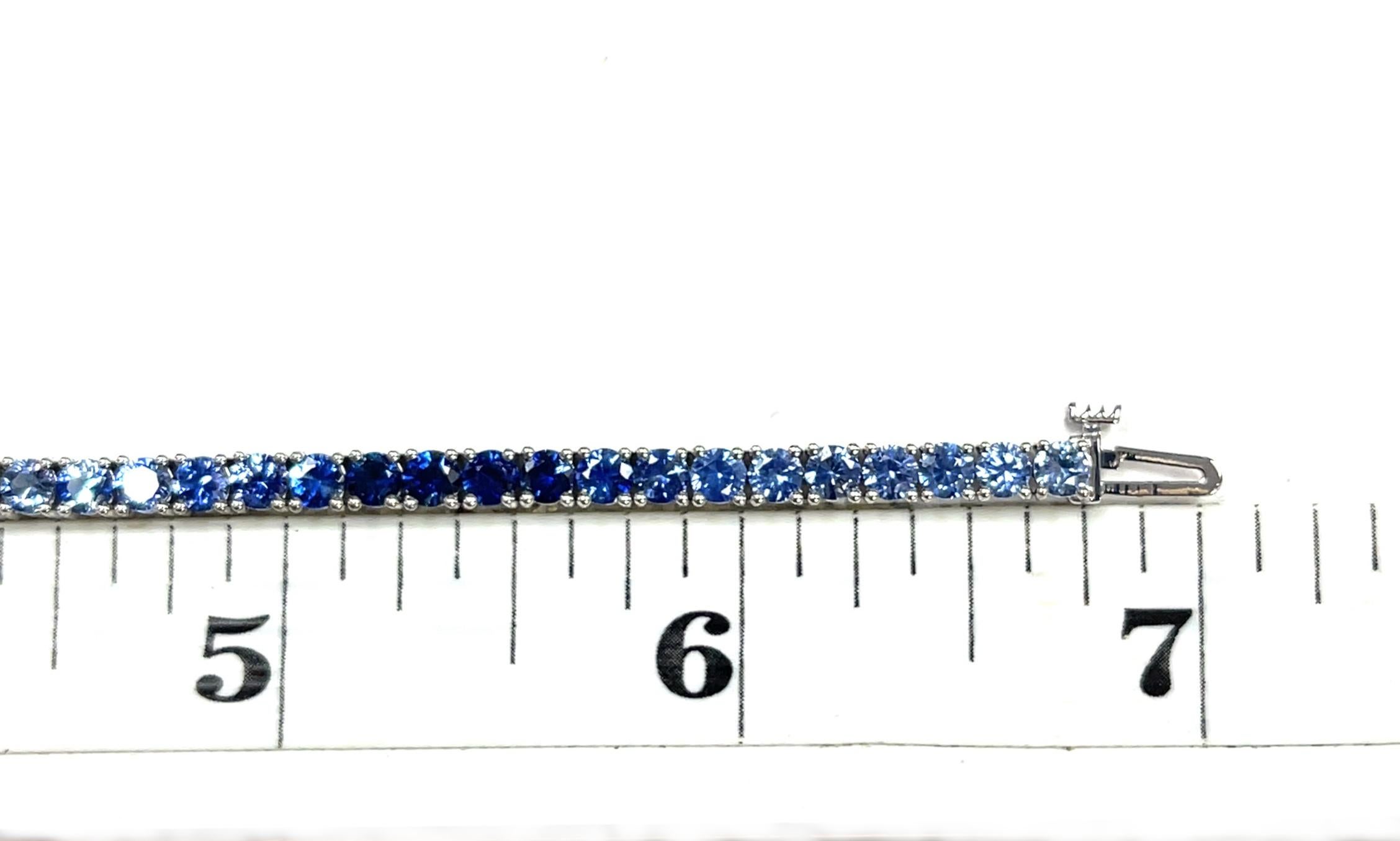 Bracelet tennis en or blanc 18 carats avec saphirs dégradés, 7,20 carats au total en vente 3
