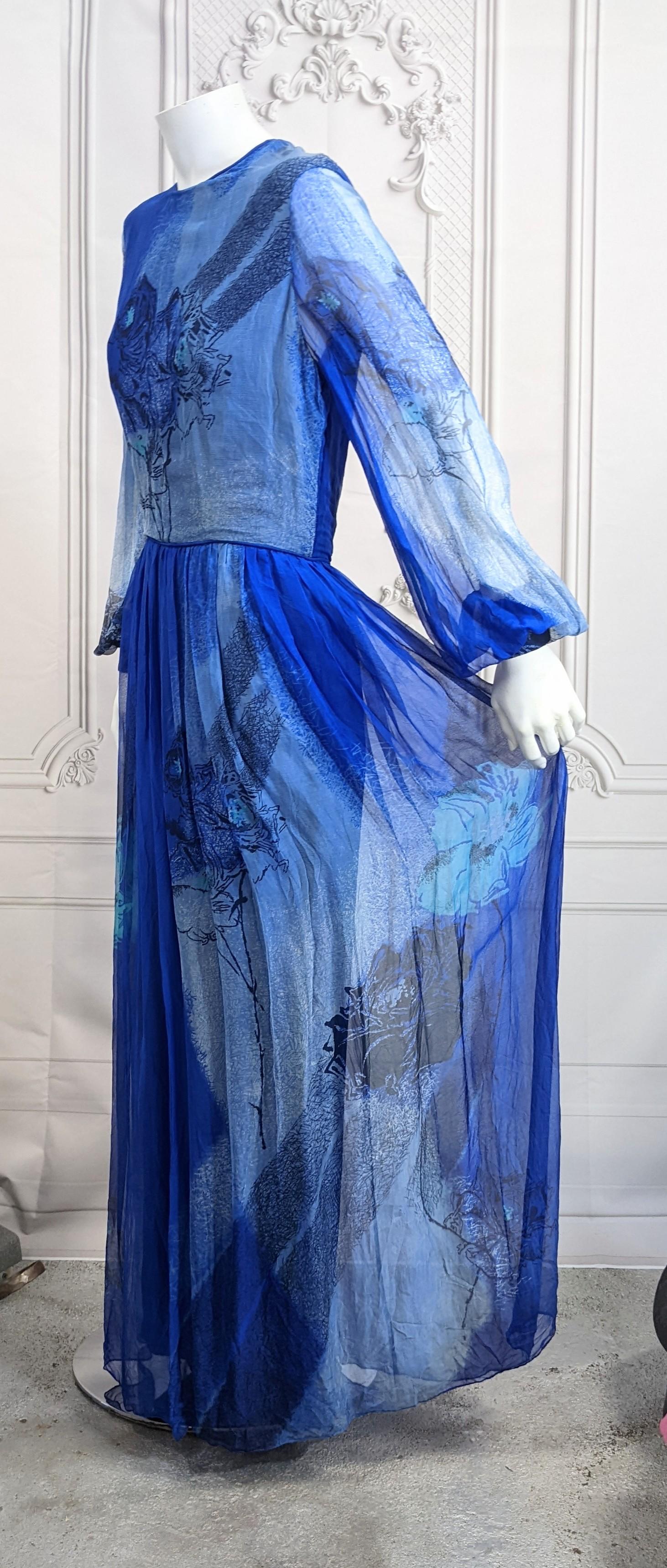 Ombrefarbenes Kleid aus Seidenchiffon mit Rosendruck, Isabell Gerhart im Zustand „Gut“ im Angebot in New York, NY