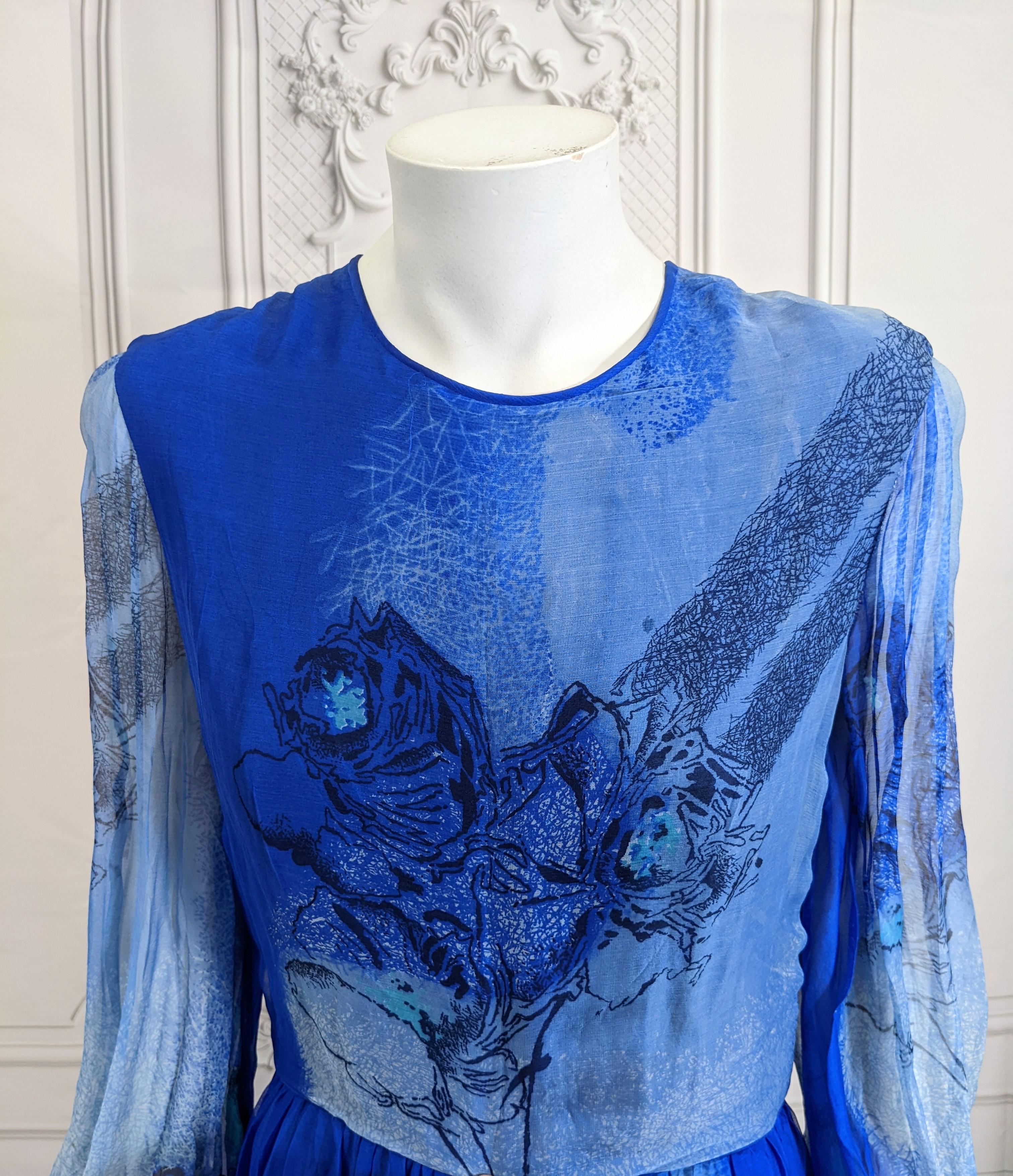 Ombrefarbenes Kleid aus Seidenchiffon mit Rosendruck, Isabell Gerhart im Angebot 2