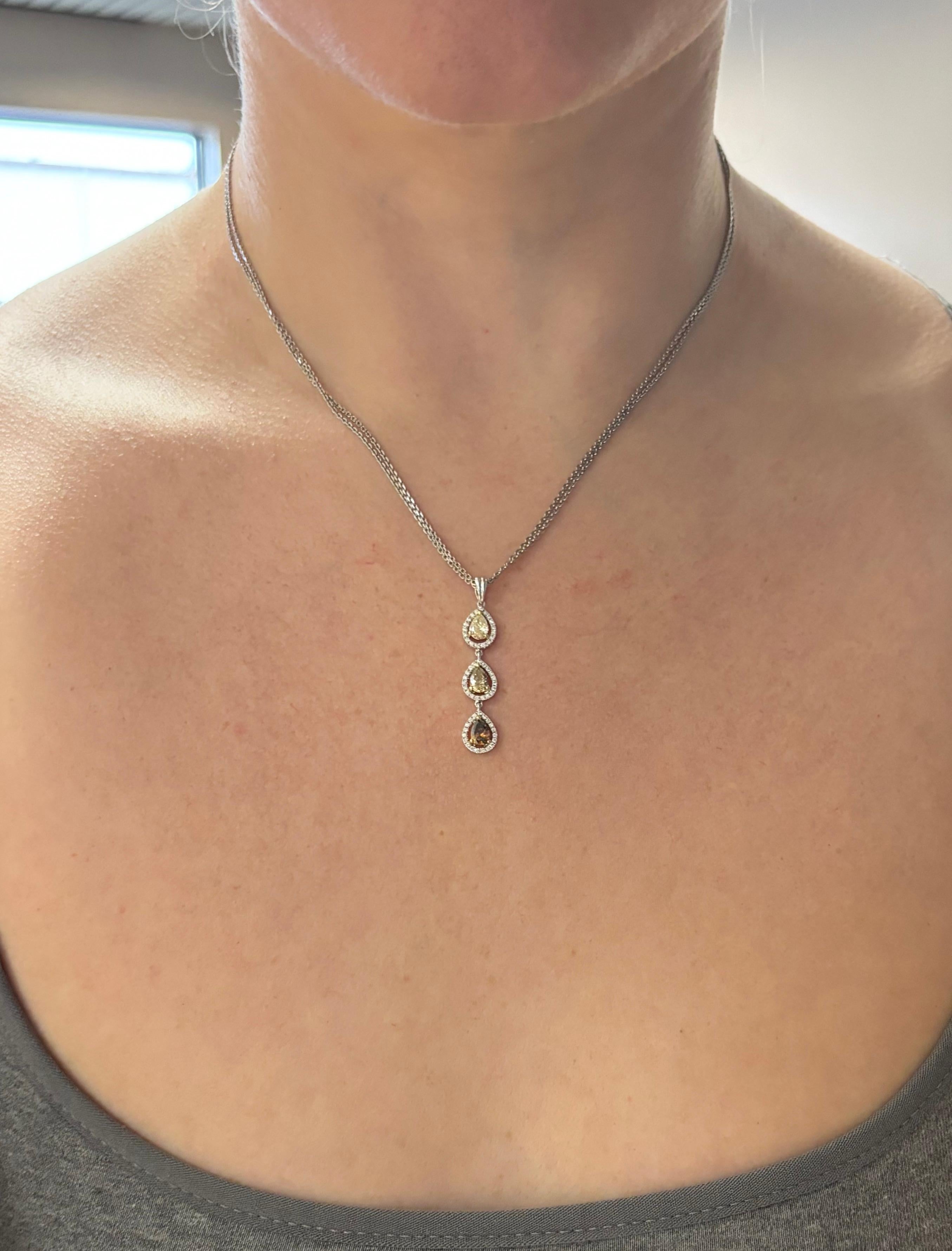 Donna Collana con ciondolo a goccia con diamanti in stile Ombre in vendita