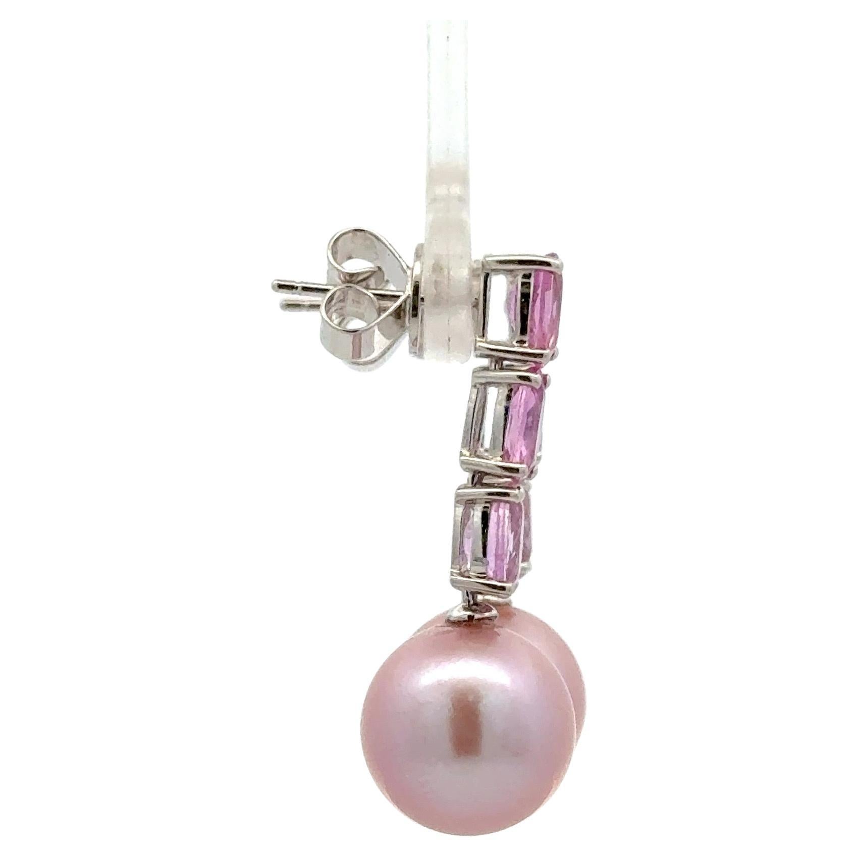 Contemporain Boucles d'oreilles pendantes en or blanc 18 carats avec saphir rose dégradé et perle d'eau douce 3,50 carats en vente