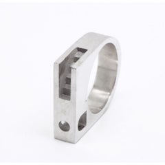 Anello Ombres Portees A-01 in argento puro di Karl Mazlo