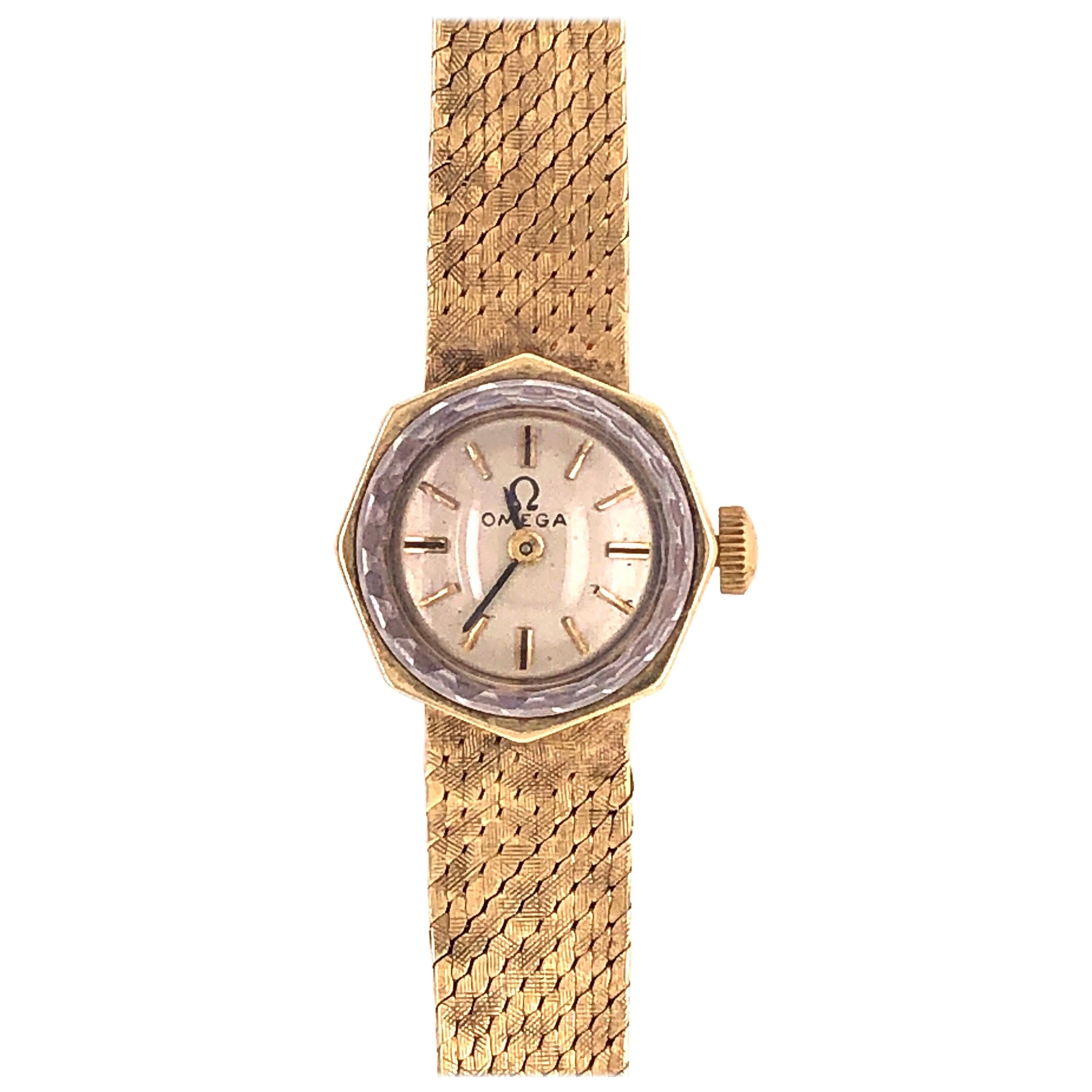 Omega 14 Karat Ladies Wristwatch 18.2 Grams Without Works, 17 Jewels en vente