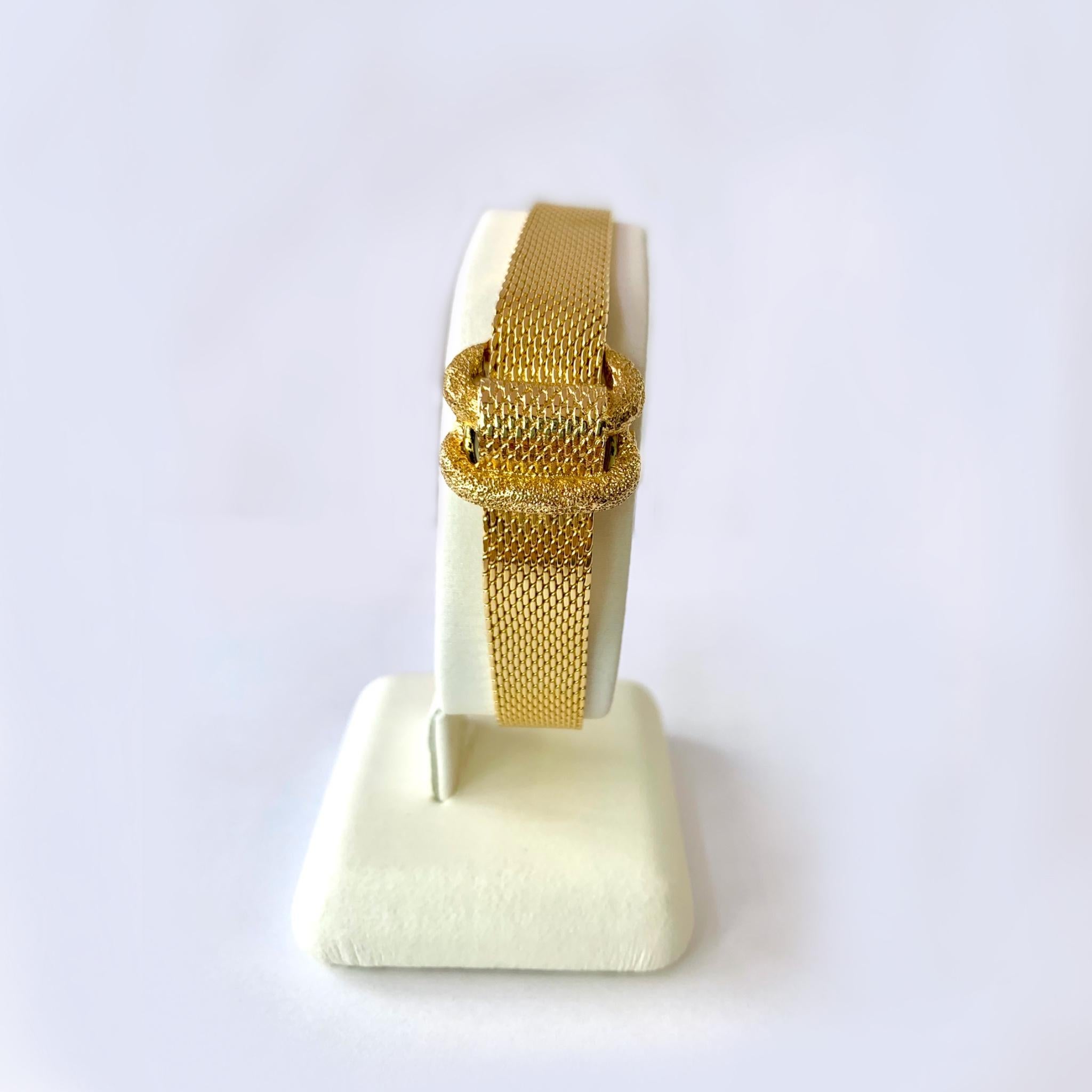Lady's 14K yellow gold Omega cover watch circa 1960's. It has a very comfortable mesh 10mm wide bracelet and 17 jewel Swiss movement #650. Case #EE9924 and numbered 249692890. 