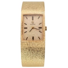 Vintage Omega 17 Jewel Movement Yellow Gold Wristwatch