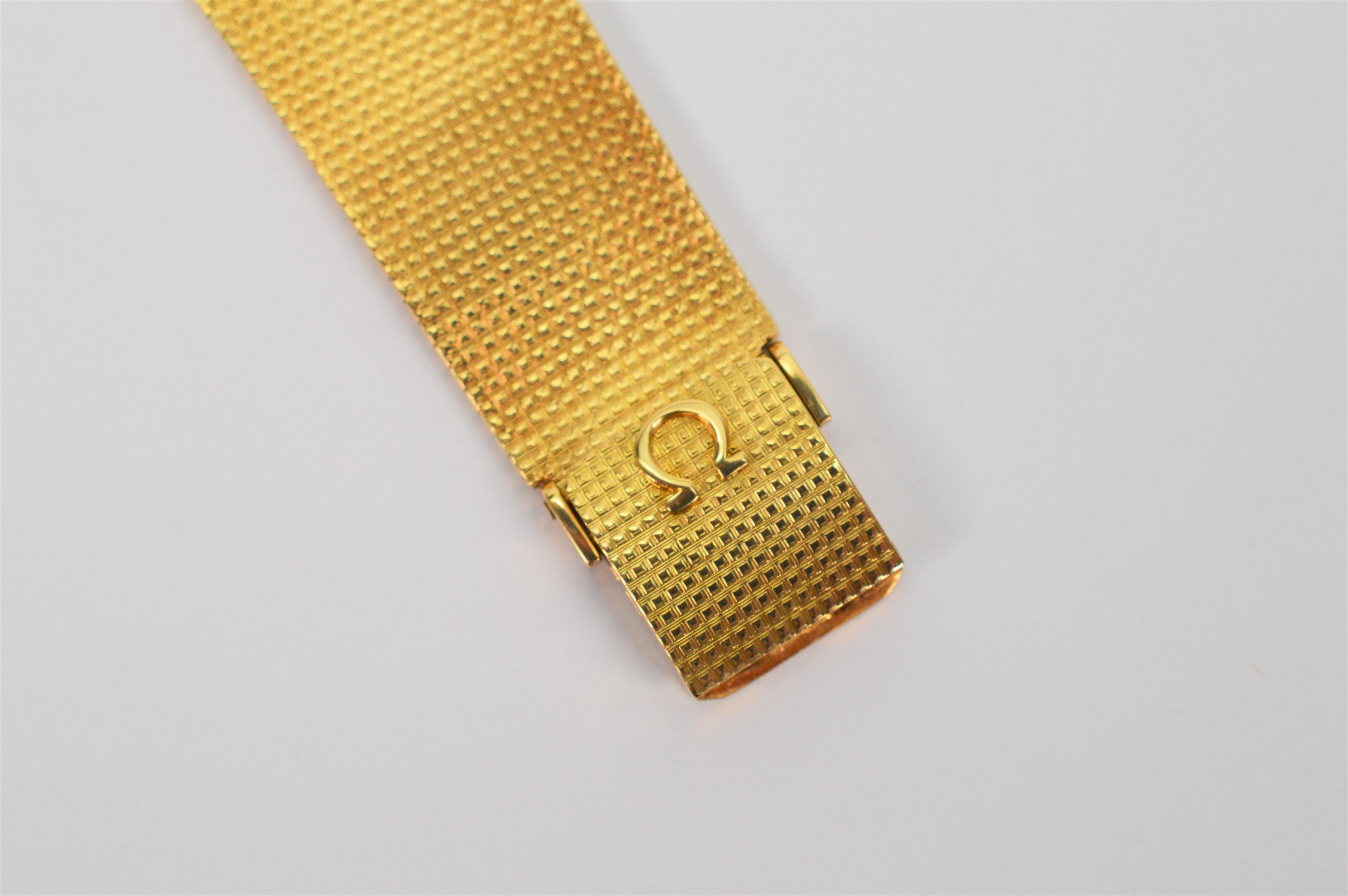 Omega 18 Karat Yellow Gold Men's Dress Wrist Watch with Box In Excellent Condition For Sale In Mount Kisco, NY