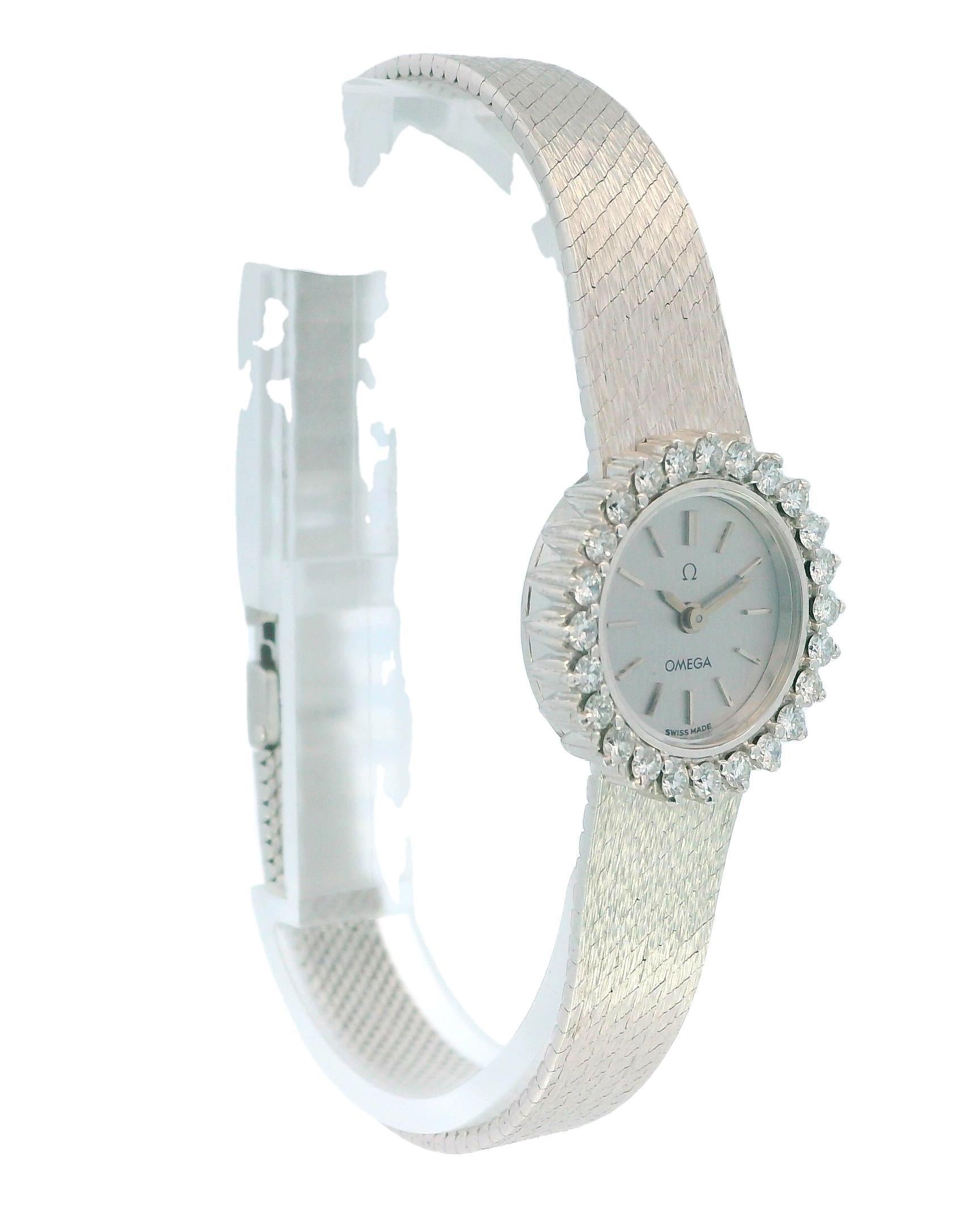 The Omega 18k White Gold & 1ct Diamond Bezel Mesh Bracelet Ladies Watch is a stunning piece that combines elegance and sophistication. This exquisite watch features a bezel adorned with sparkling diamonds, totaling 1 carat, which catches the light