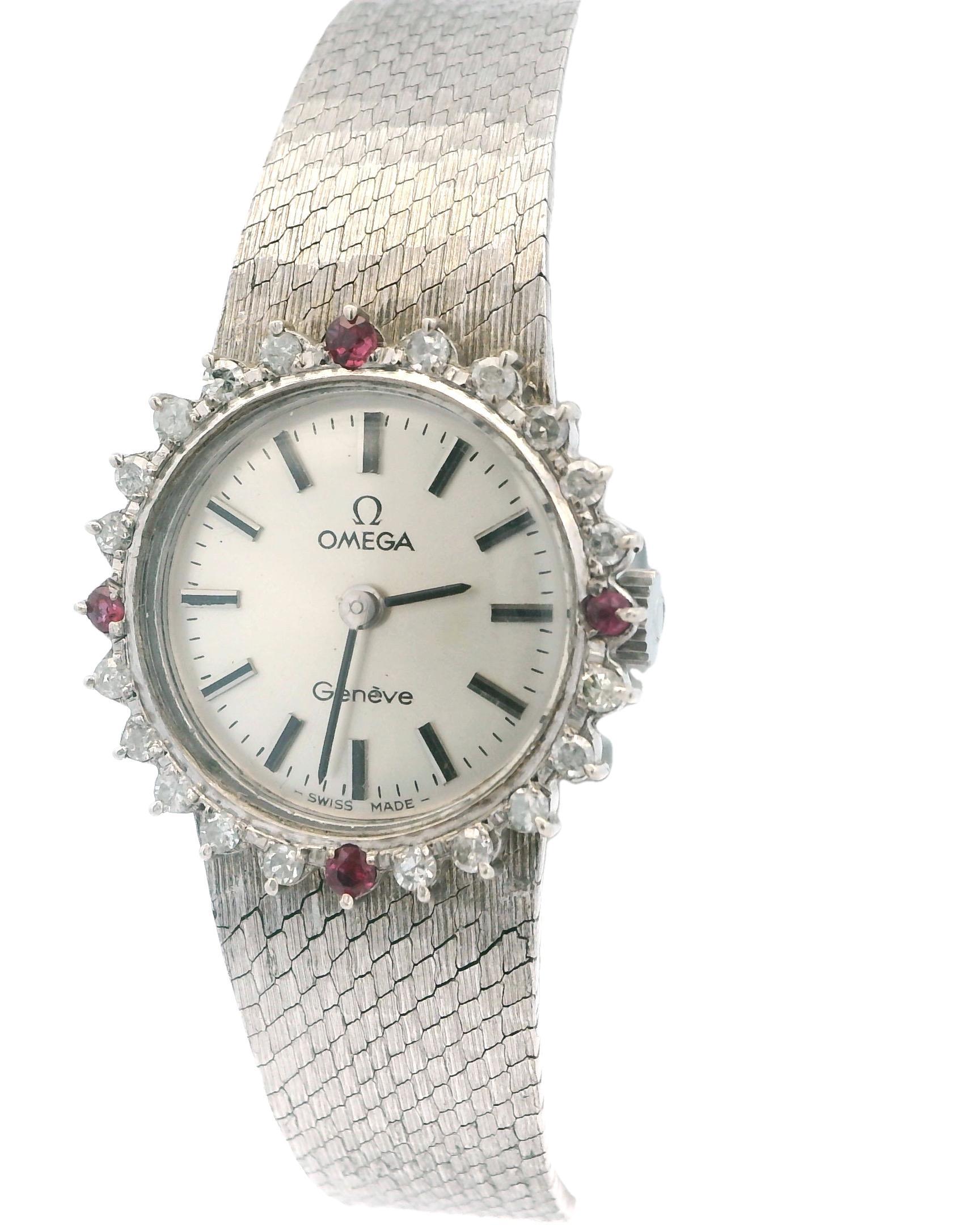 The Omega Genève watch is a stunning timepiece characterized by its round design and manual movement. The dial is 24mm in diameter and features a sleek silver color with elegant stick indexes, providing a timeless look. Encased in a luxurious 18k