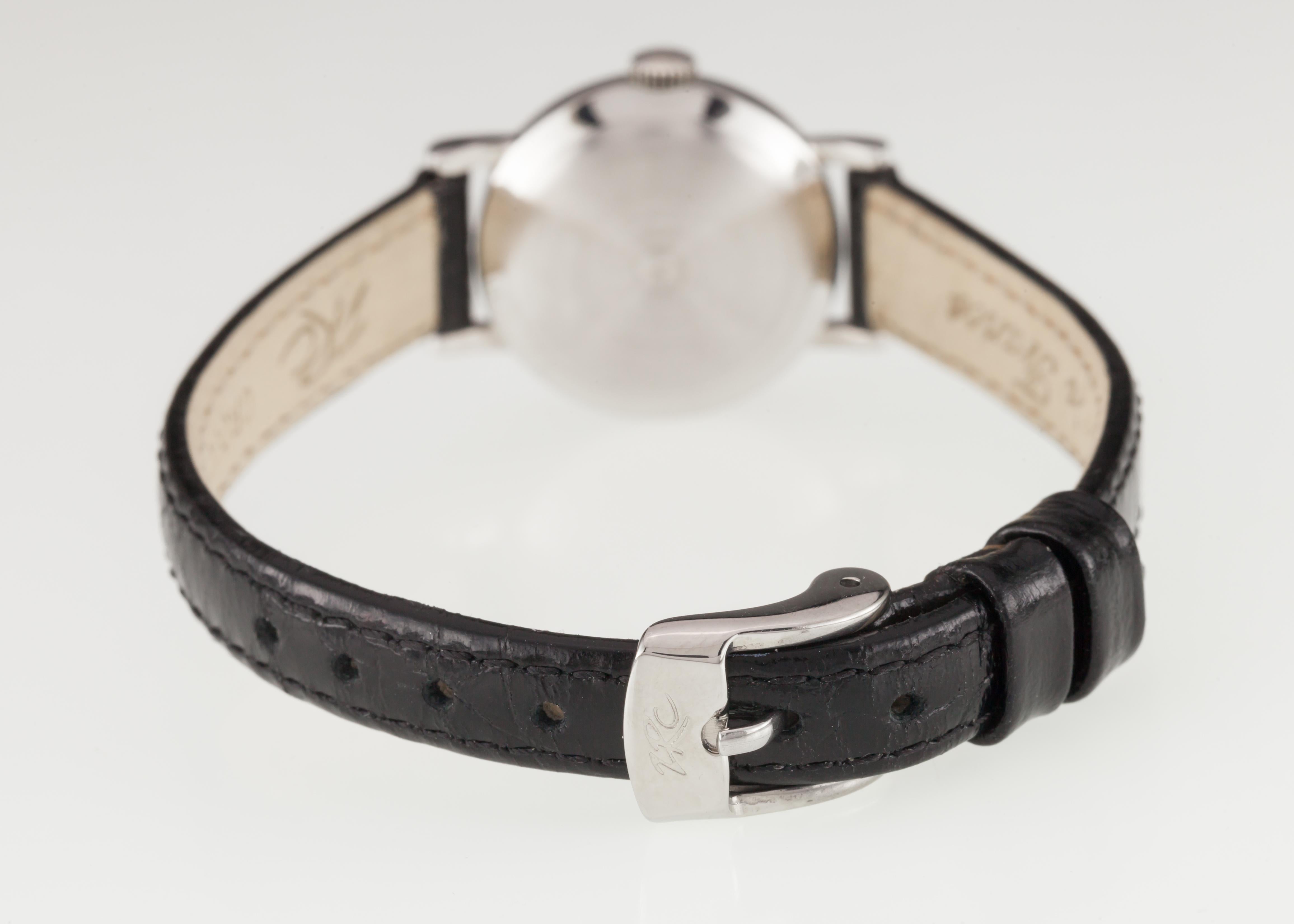 Omega 18k Weißgold Damen Handaufzug Uhr mit Diamant-Lünette #484 (Moderne) im Angebot