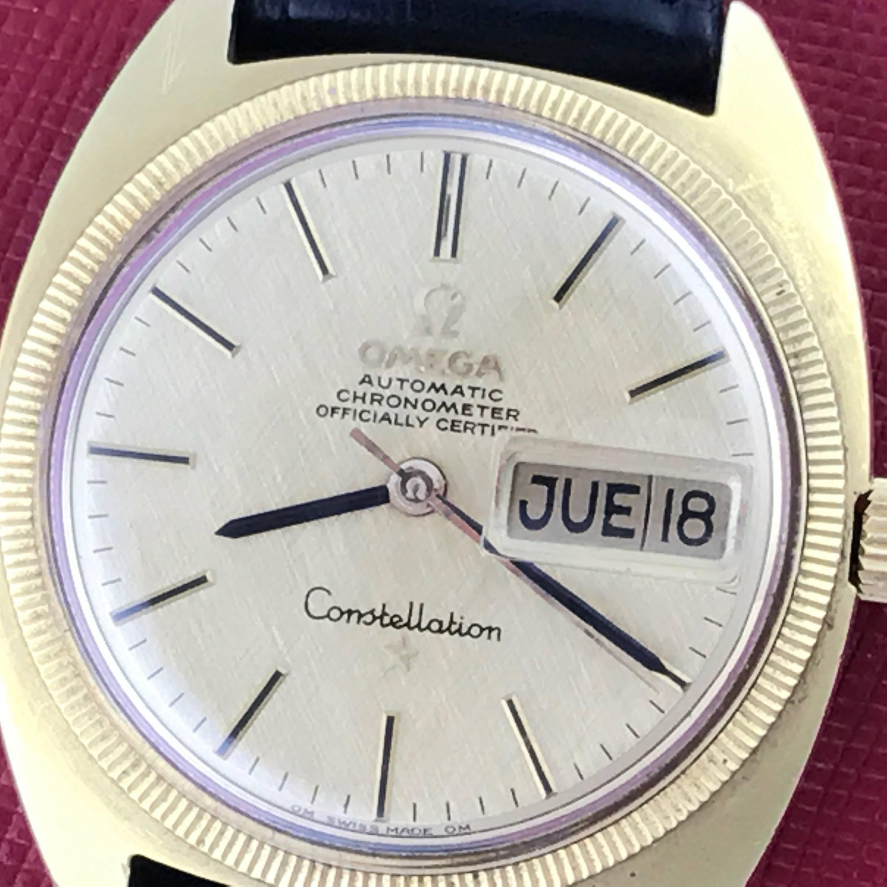 Omega Mens Constellation Vintage wristwatch. Automatic Winding with Day and Date; Caliber 751 with 24 Jewels. Days of week in Spanish. Circa 1969. Yellow gold dial with black and gold hour markers. 18k Yellow Gold round style case with Observatory