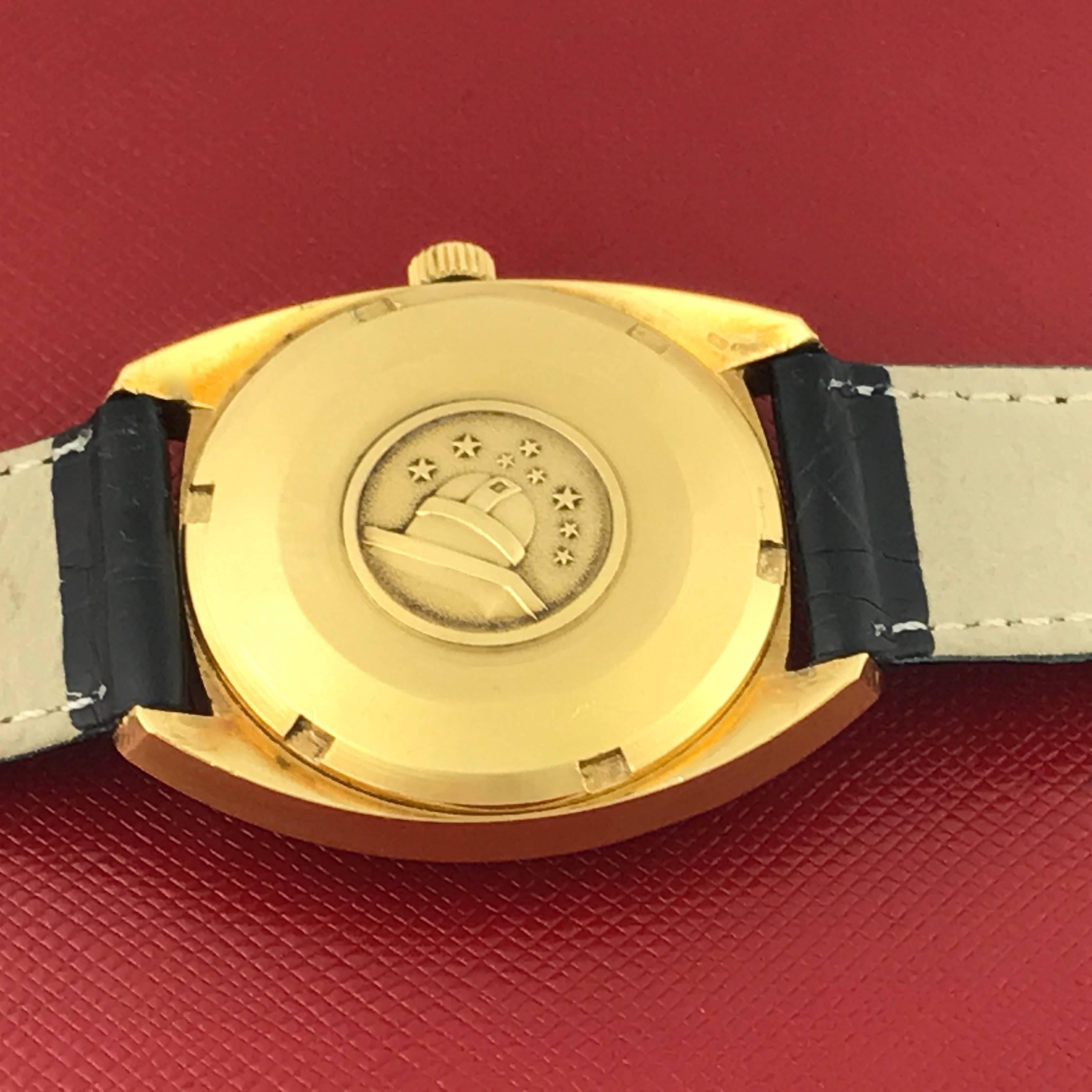 Omega Yellow Gold Constellation Date Automatic Wristwatch, circa 1969 In Excellent Condition For Sale In Dallas, TX