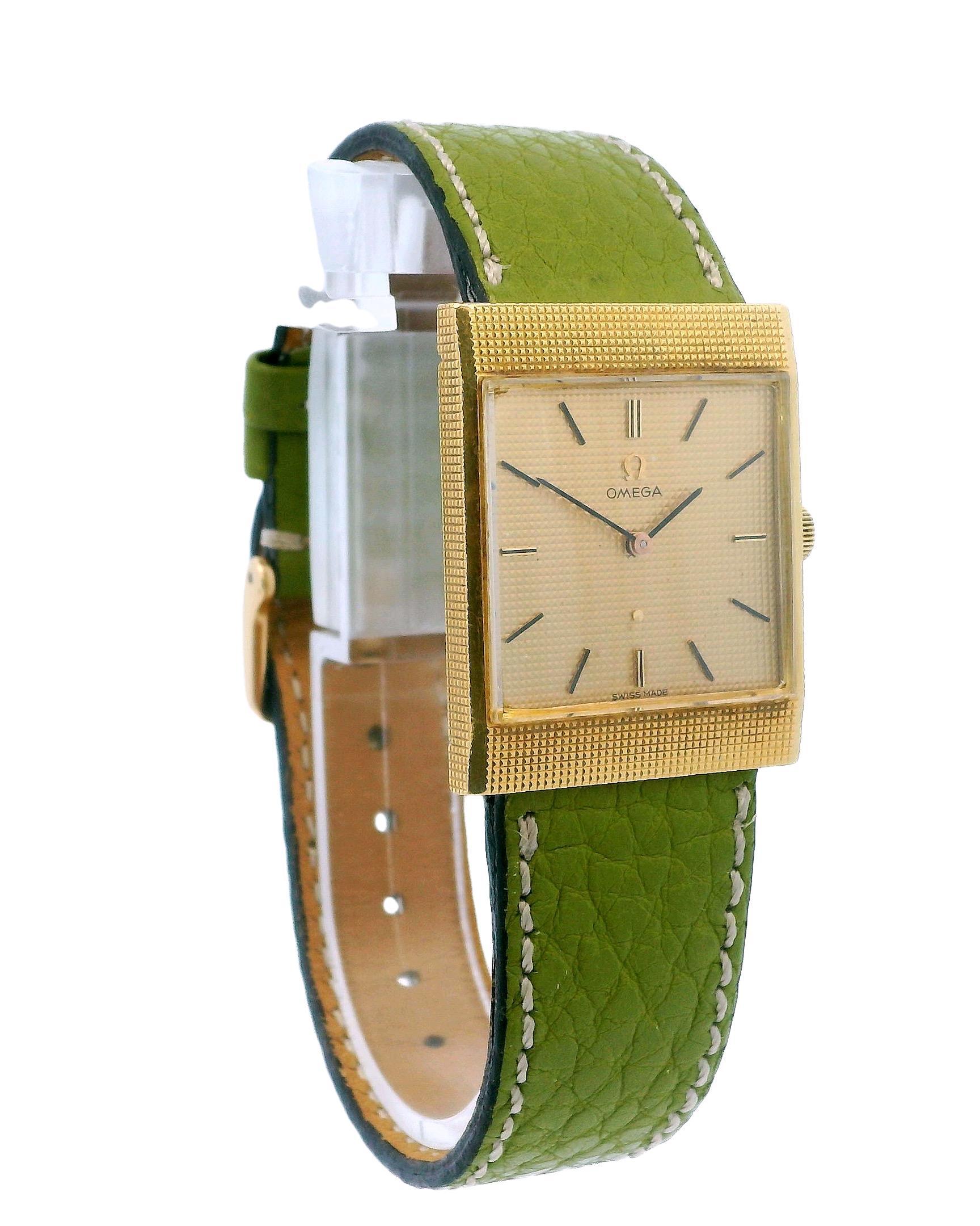 Omega 18K Yellow Gold Hobnail Case & Dial Vintage Watch For Sale 3