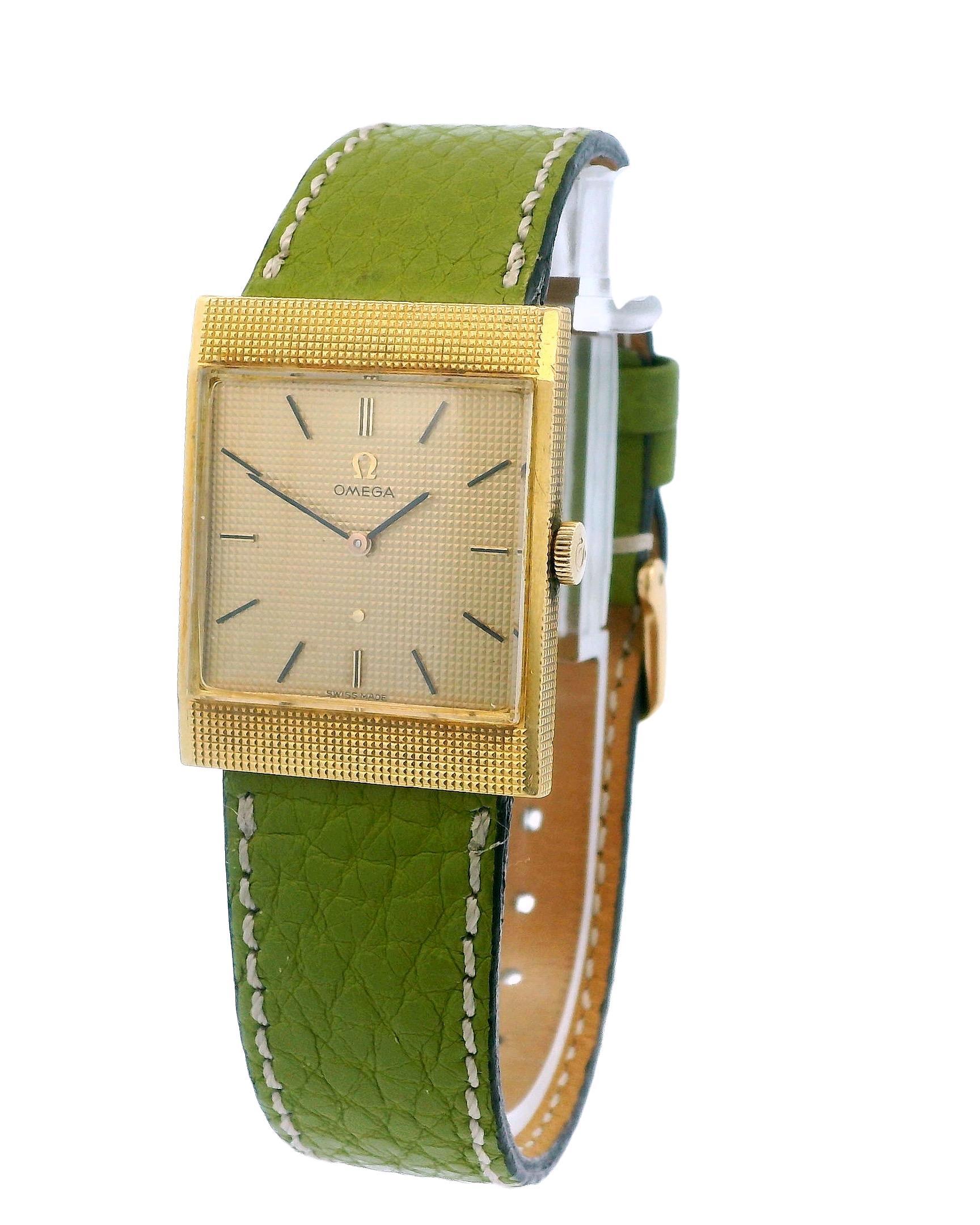 Omega 18K Yellow Gold Hobnail Case & Dial Vintage Watch For Sale 4