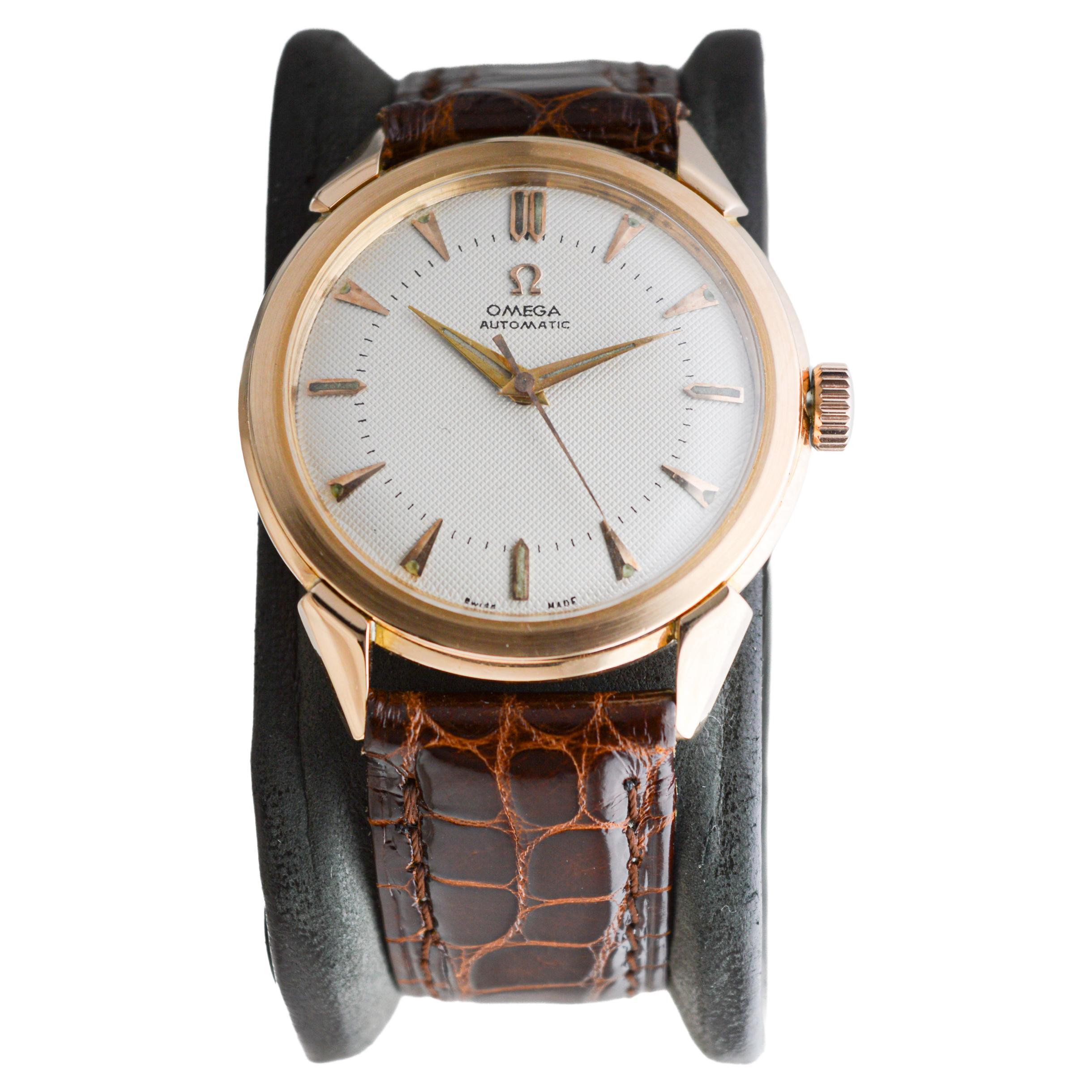 Omega 18Kt Pink Gold Bumper Automatic circa 1940's with Waffle Dial In Excellent Condition For Sale In Long Beach, CA