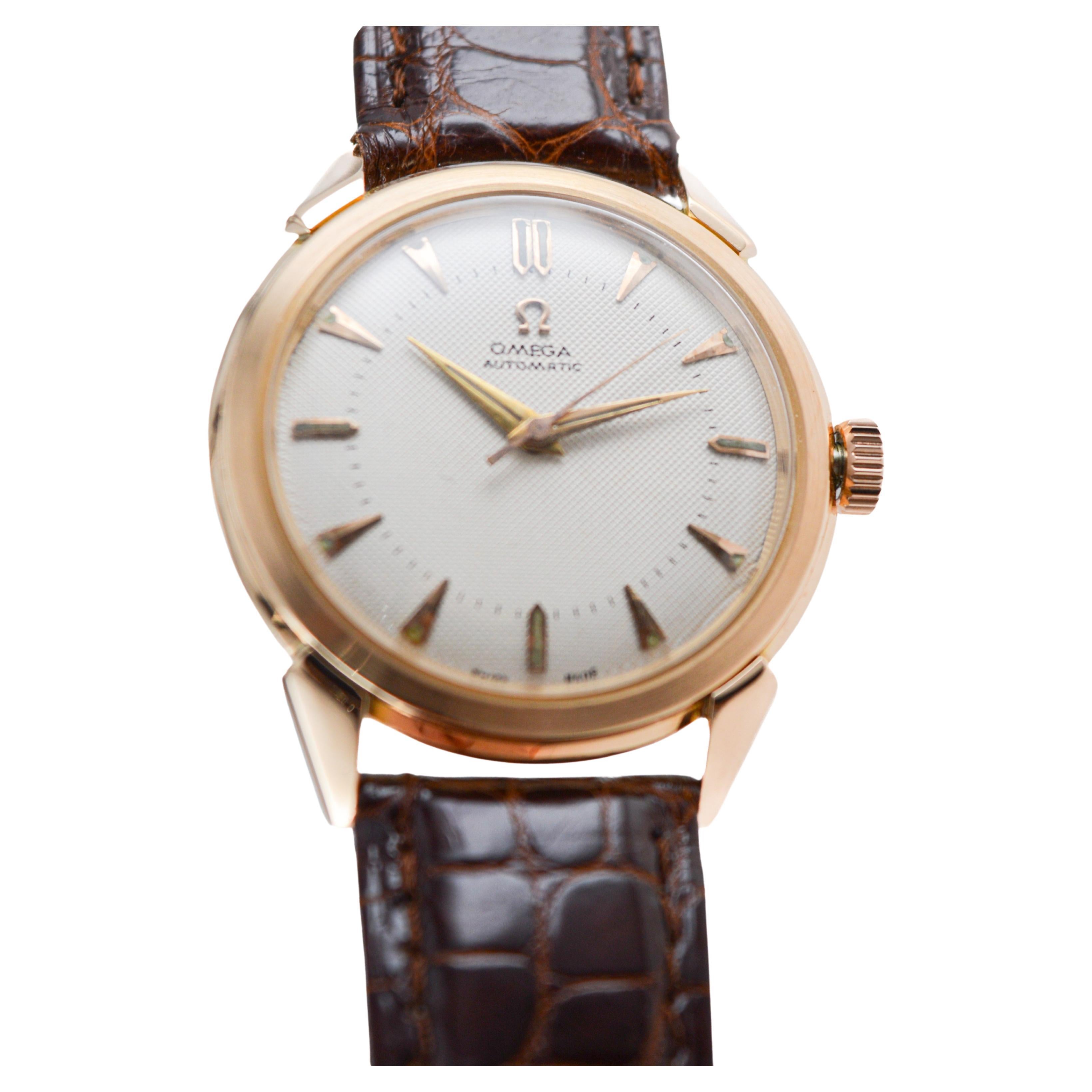 Omega 18Kt Pink Gold Bumper Automatic circa 1940's with Waffle Dial For Sale 2