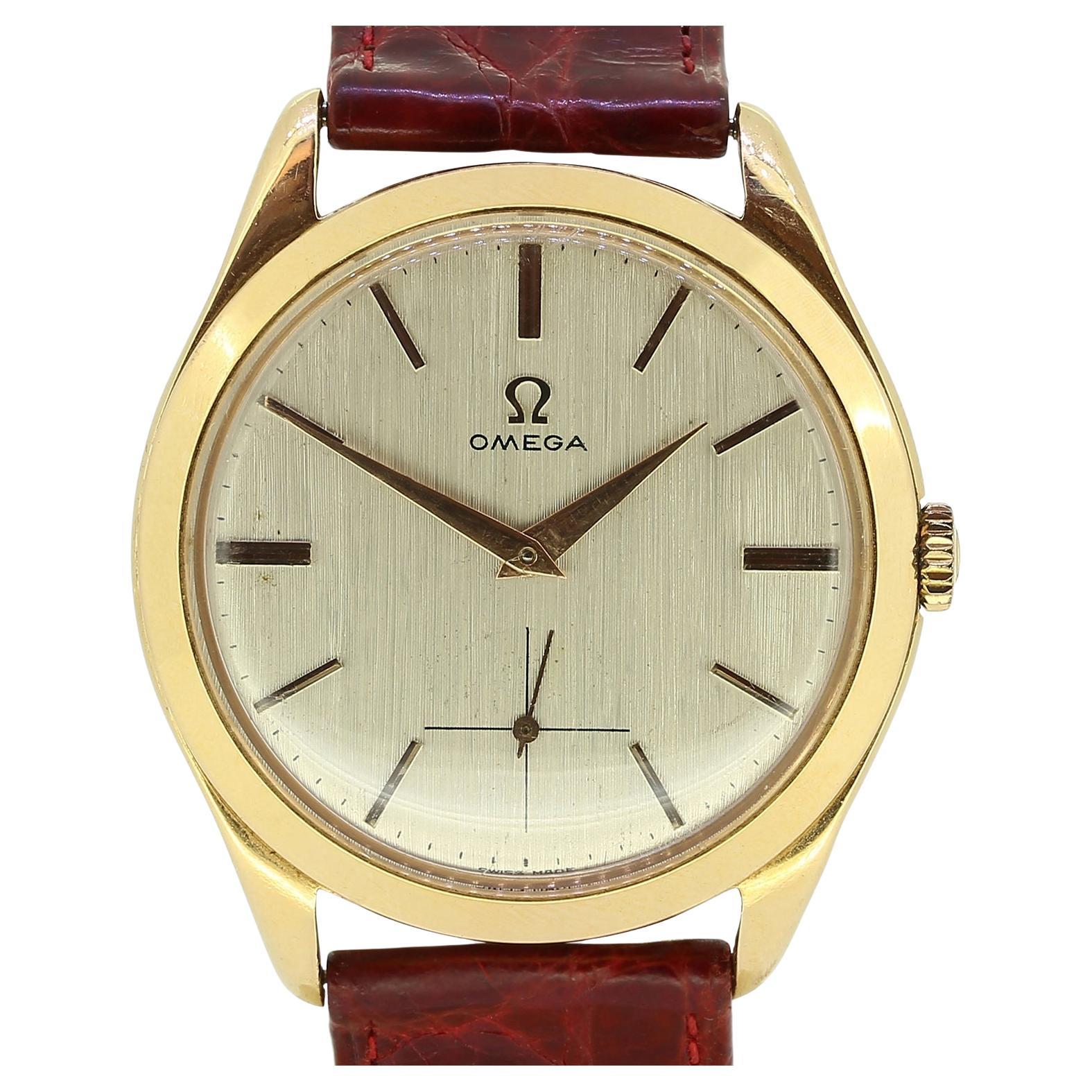 Montre-bracelet Omega pour homme des années 1940 en vente