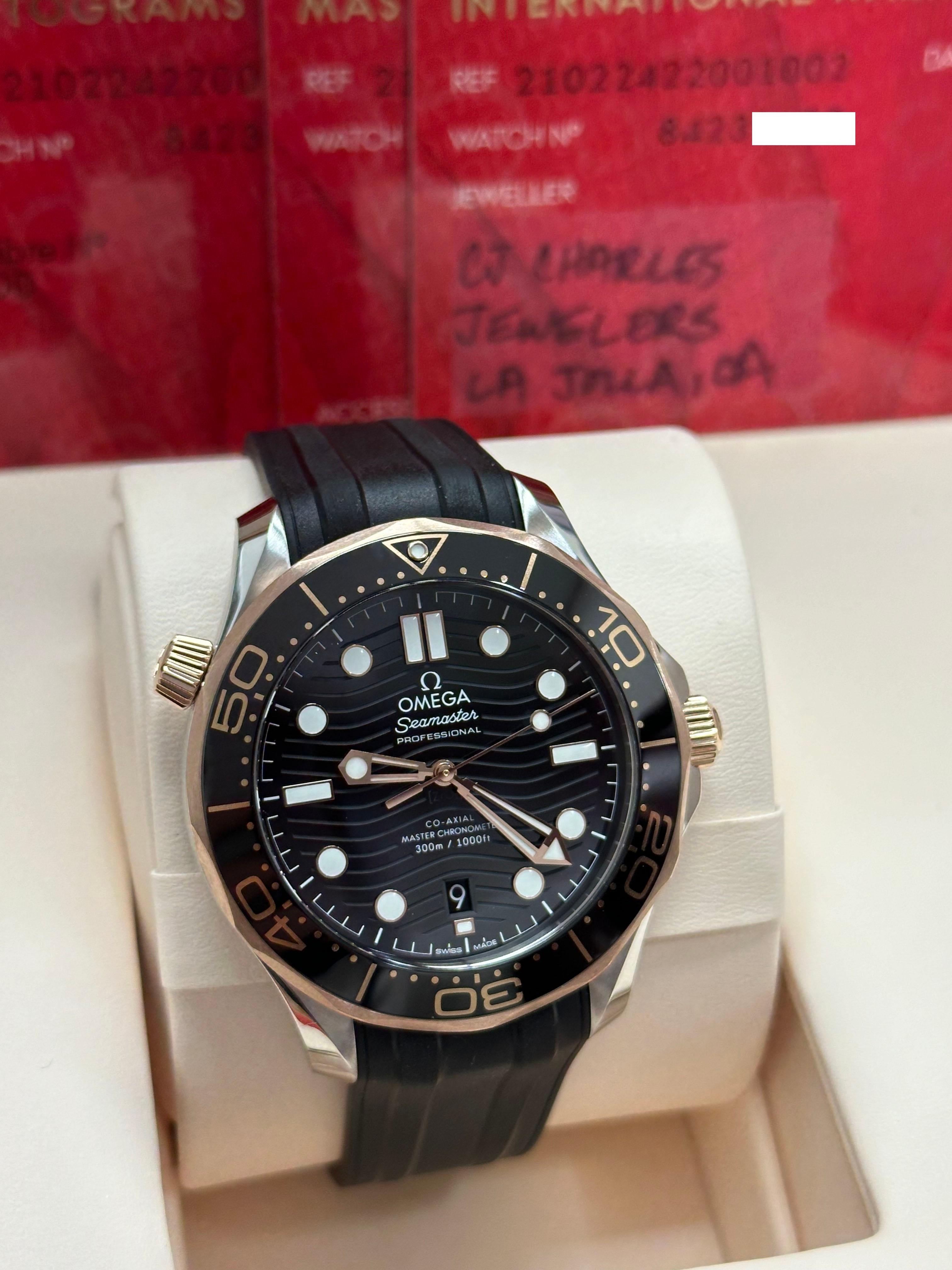 Stil Nummer:  210.22.42.20.01.002



Jahr: 2024

 

Modell: Seamaster Professional 

 

MATERIAL des Gehäuses: Rostfreier Stahl 

 

Band: Gummi

 

Lünette:  Schwarz und 18K Rose Gold 

 

Zifferblatt: Schwarz

 

Gesicht: Saphirglas 

