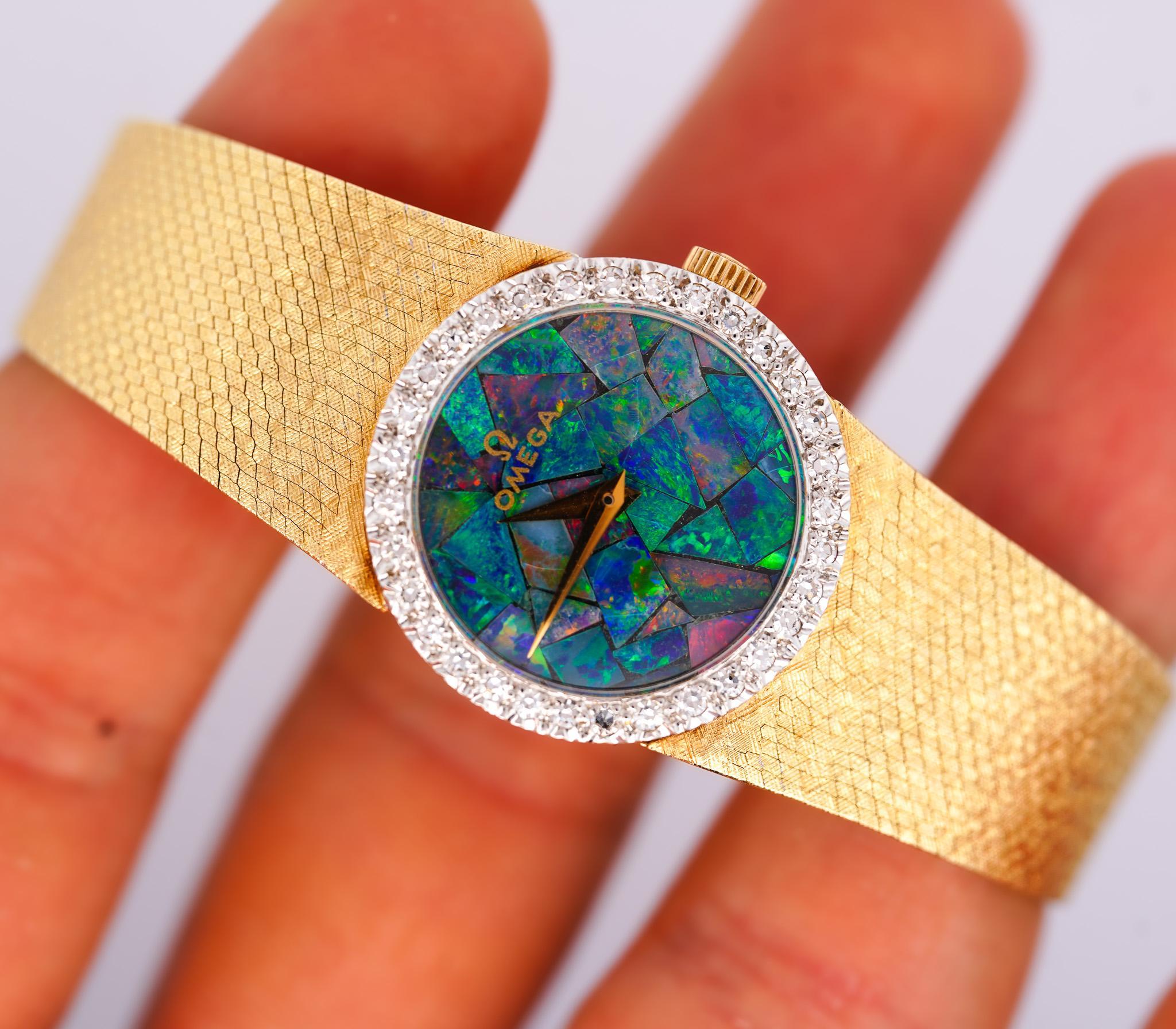 Reloj vintage Omega de 23 mm con esfera de ópalo negro y bisel de diamantes en oro amarillo de 14 quilates en venta 6