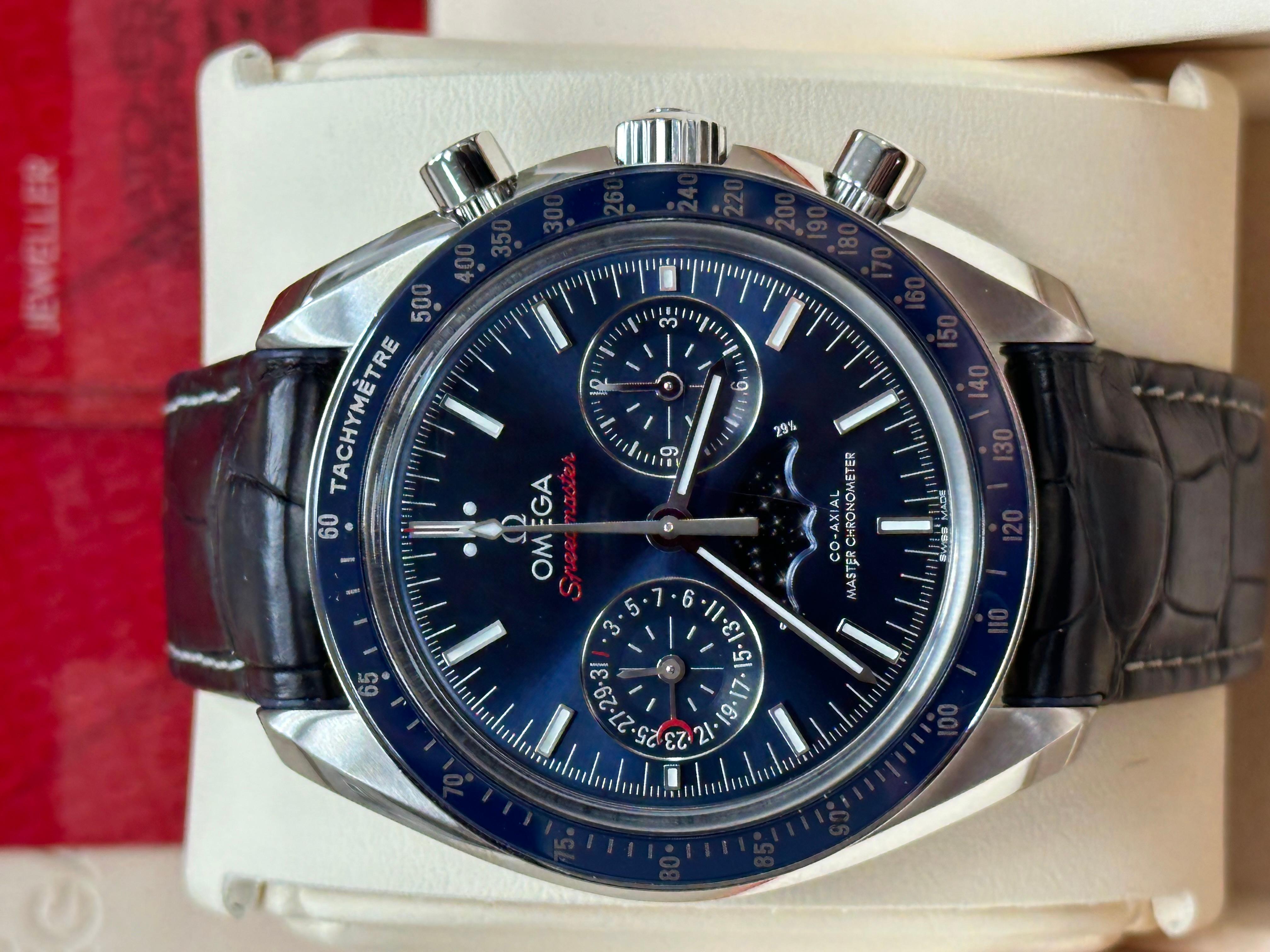 Omega 304.33.44,52.03,001 Speedmaster Moonphase Blaues Zifferblatt Edelstahl Box Papier Herren