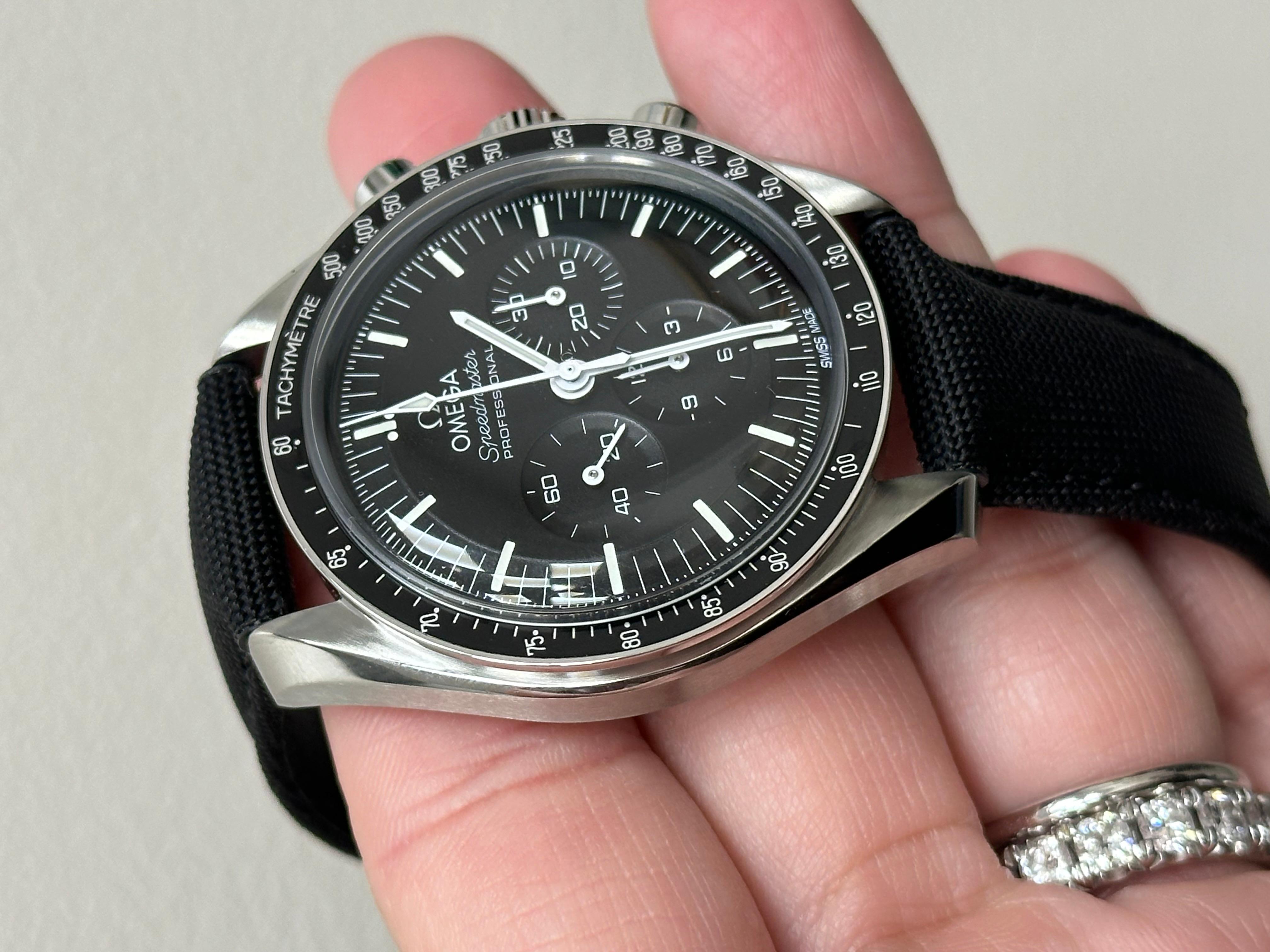 Style Number: 310.32.42.50.01.001


Year: 2023

 

Model: Speedmaster Professional Moonwatch

 

Case Material: Stainless Steel 

 

Band: Black Fabric 

 

Bezel:  Black 

 

Dial: Black 

 

Face: Heasalite 

 

Case Size: 42mm 

 

Includes: