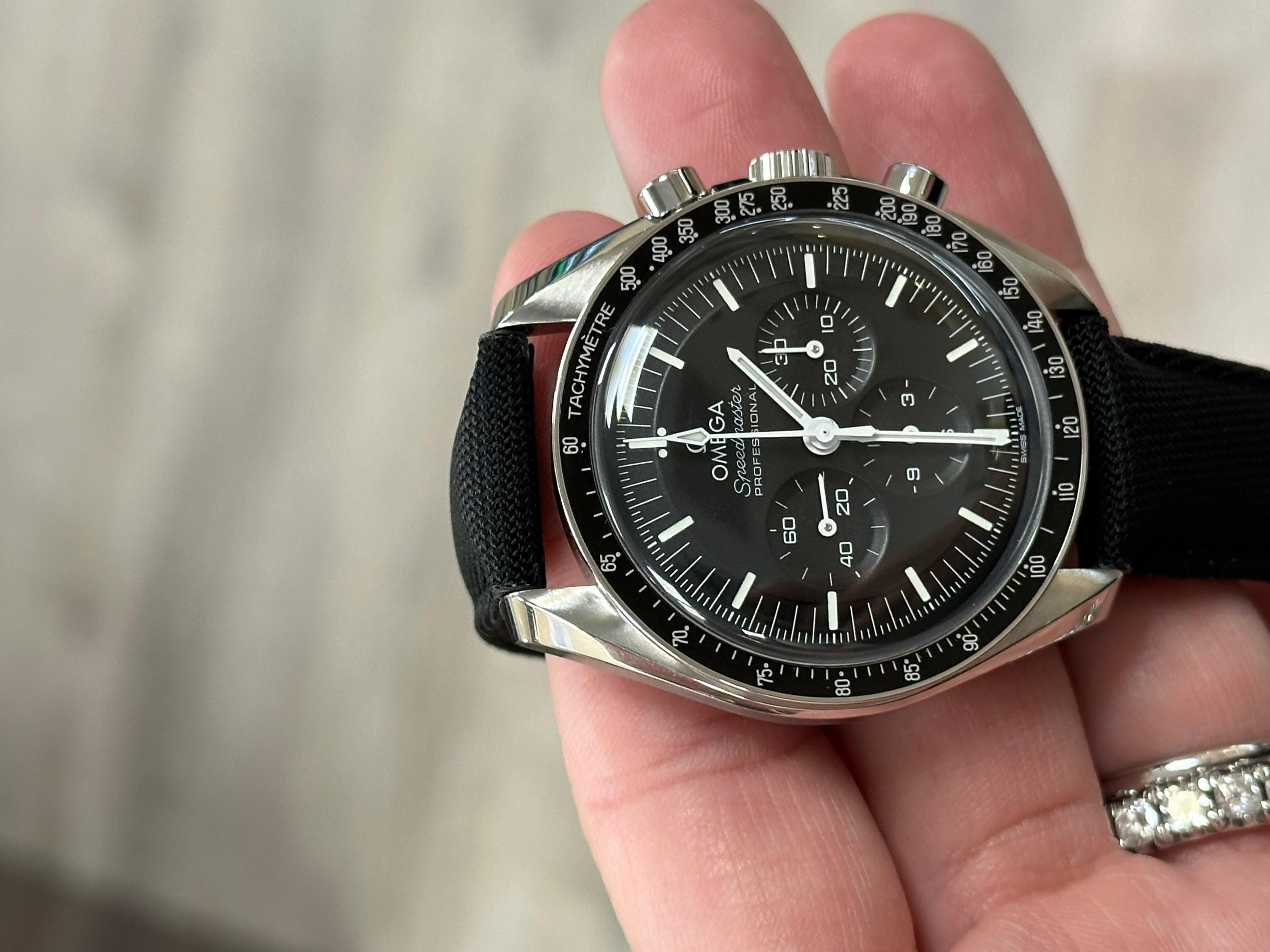 Omega 310.32.42.50.01.001 Speedmaster Professional Moonwatch Box Paper 2023 4
