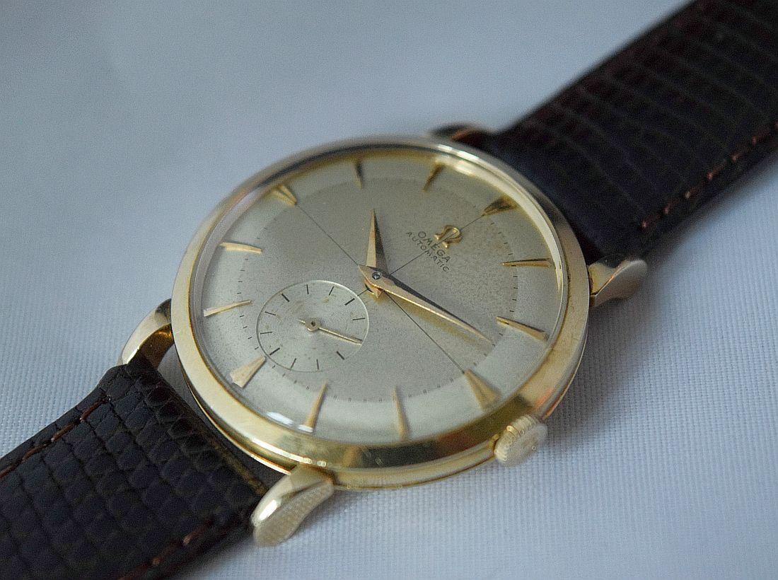 Omega 332 Ref. 2398 14 k Gold Solid Gold Men’s Vintage Watch.

Vintage Omega Bumper cal. 332

Ref. 2398 1 (Pré Seamaster) 

Circa: 1947 

 Swiss Made, automatic Wind Movement, signed Omega on the dial, case and movement.

Dial: dial in excellent