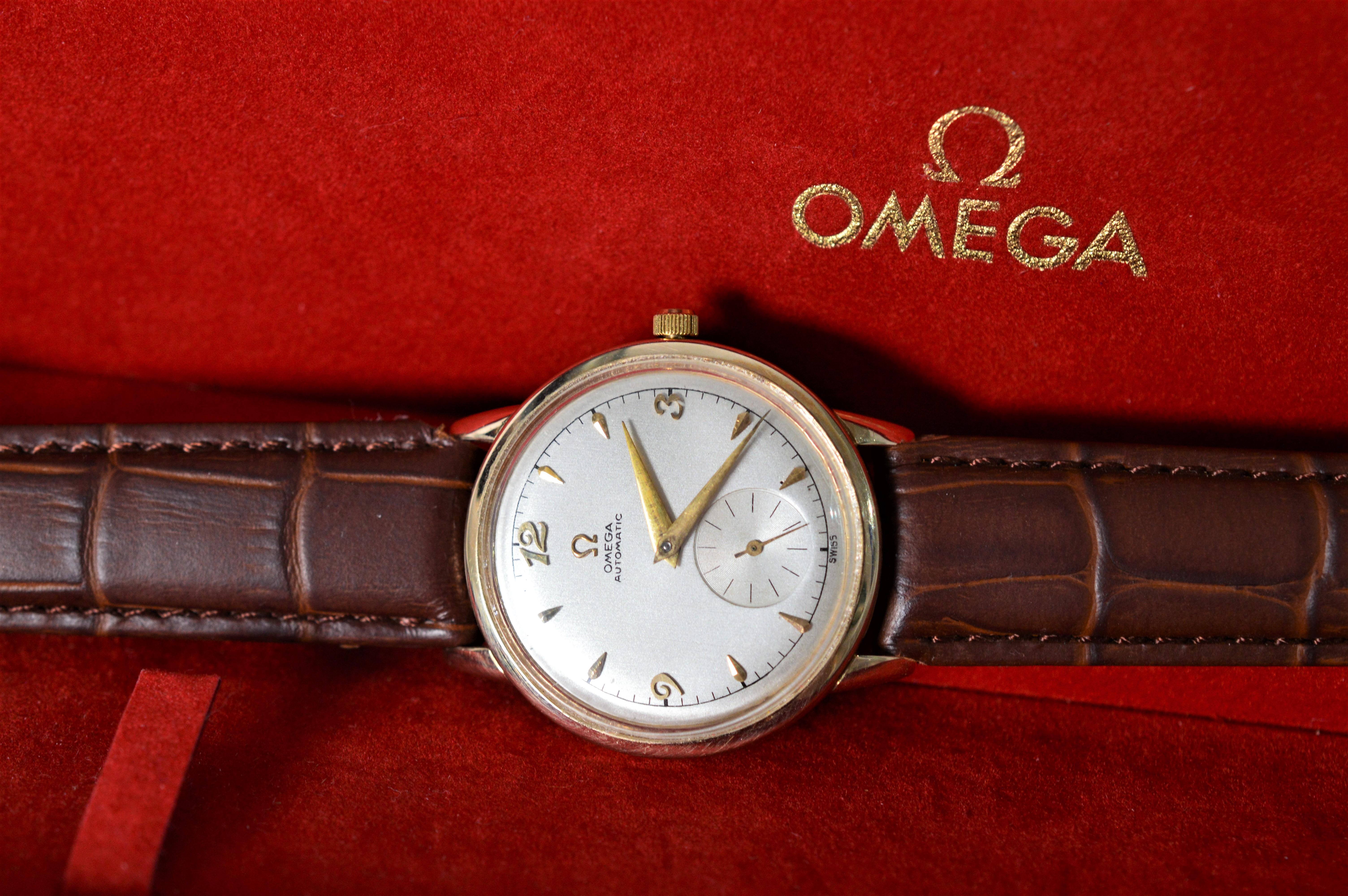 Omega Montre-bracelet Bumper en or jaune 342 pour hommes Excellent état à Mount Kisco, NY
