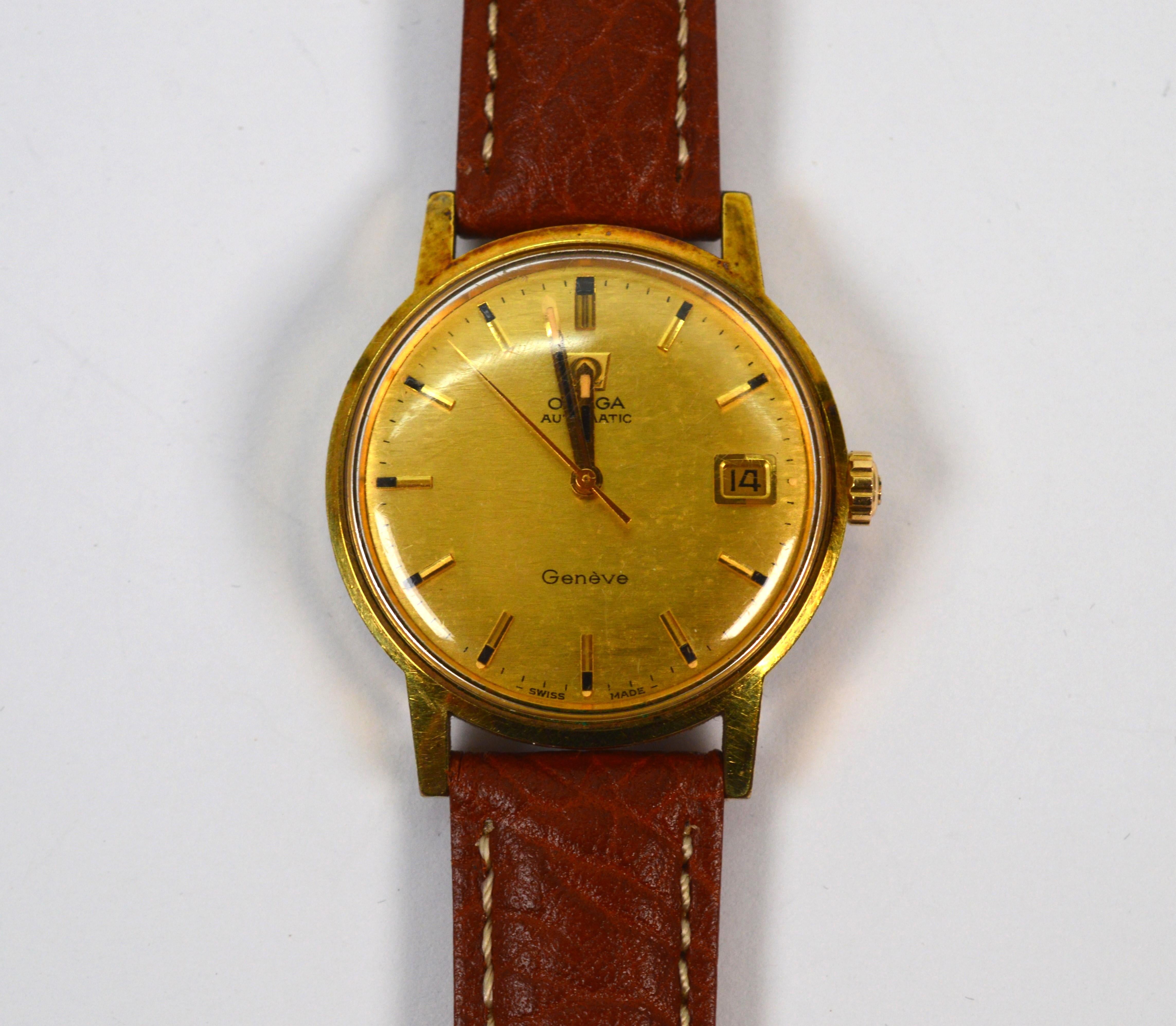 Smart looking with casual flair, this vintage Omega 565 Men's Automatic Wrist Watch with Date has a 245 quick set 17 jewel automatic movement. Circa 1960's, in size 33mm, this fine vintage Omega has a gold-toned face with matchstick numerals.  A
