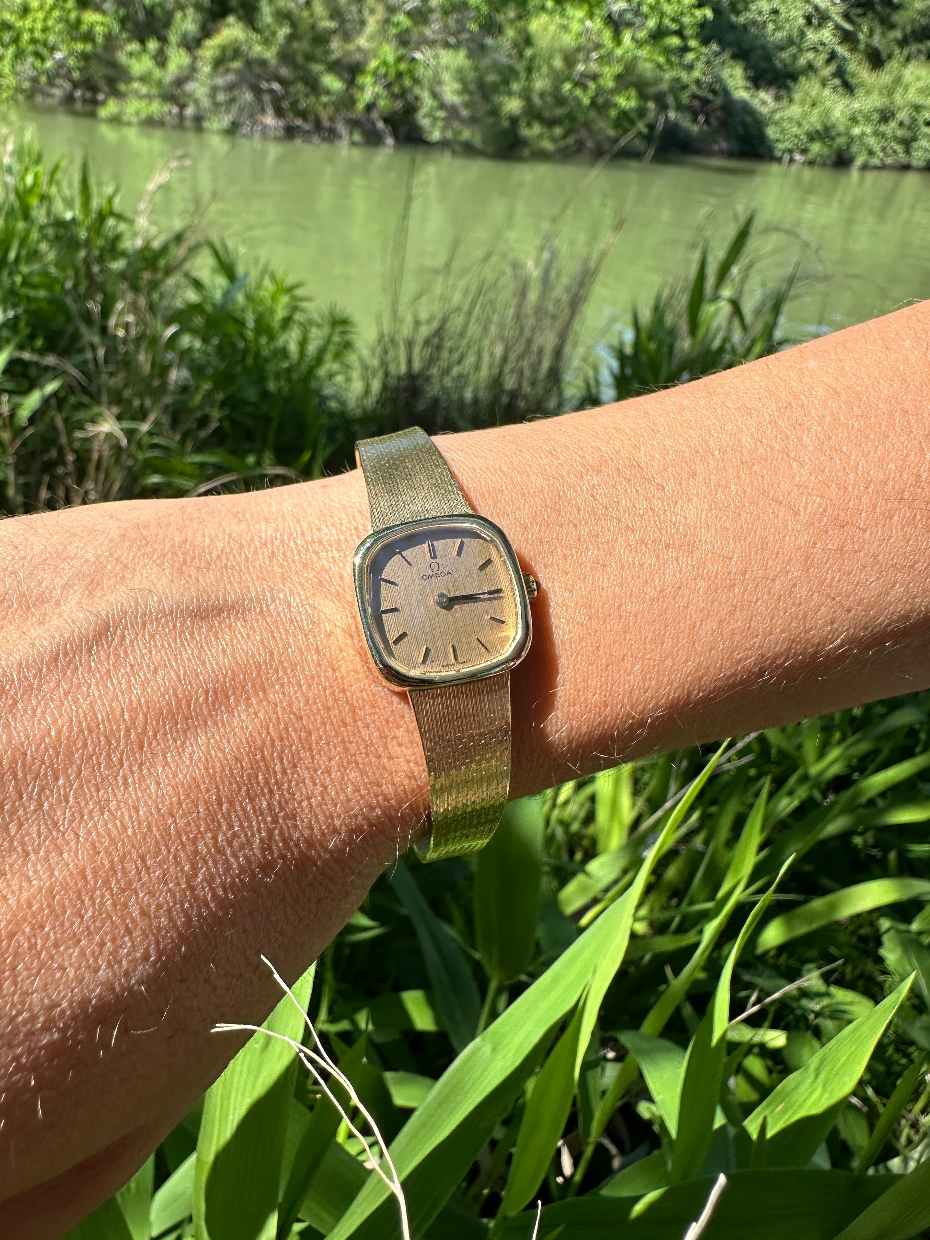  Omega 9k Gelbgold Uhr mit Handaufzug Vintage Uhr im Angebot 6