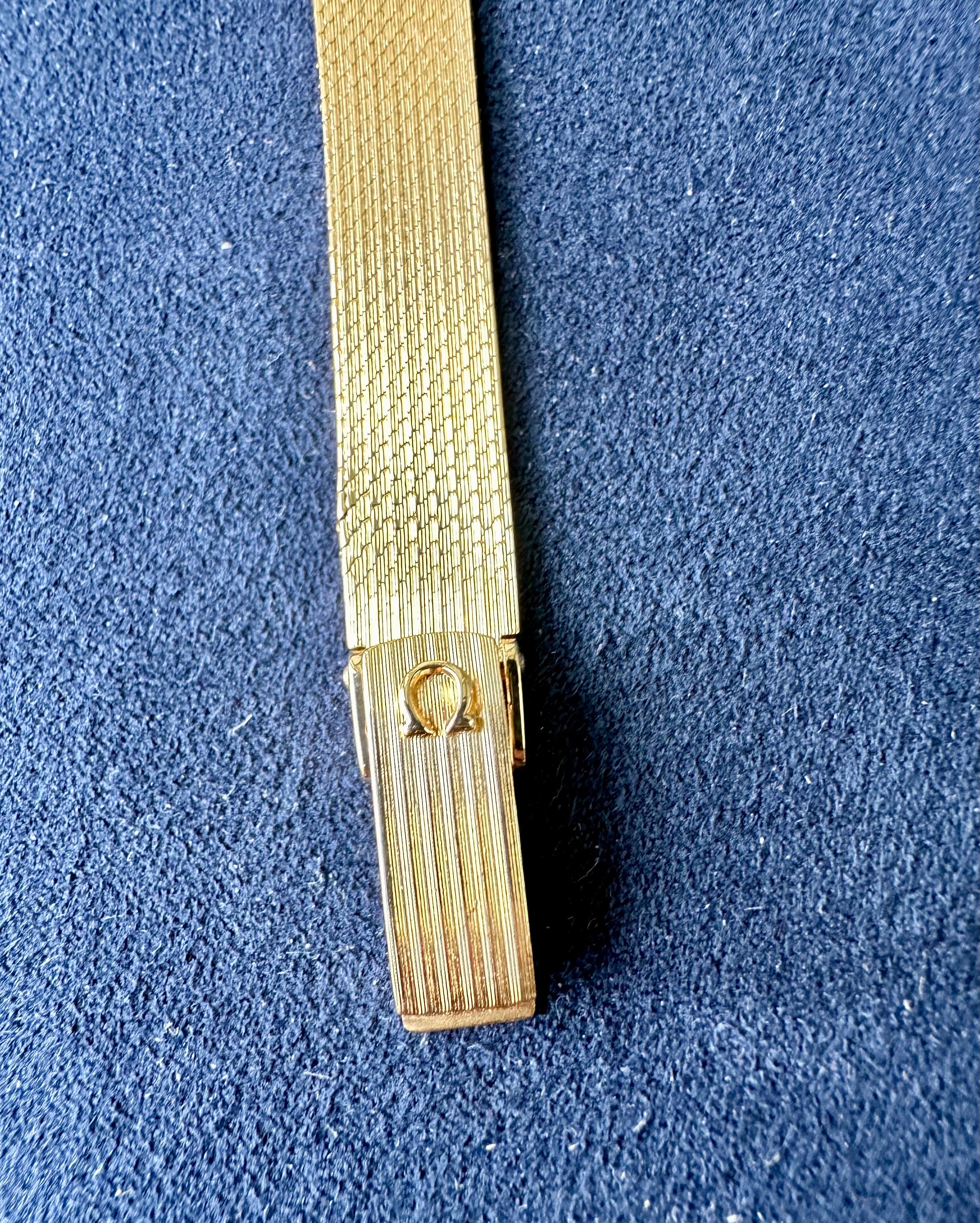  Omega 9k Gelbgold Uhr mit Handaufzug Vintage Uhr im Angebot 1