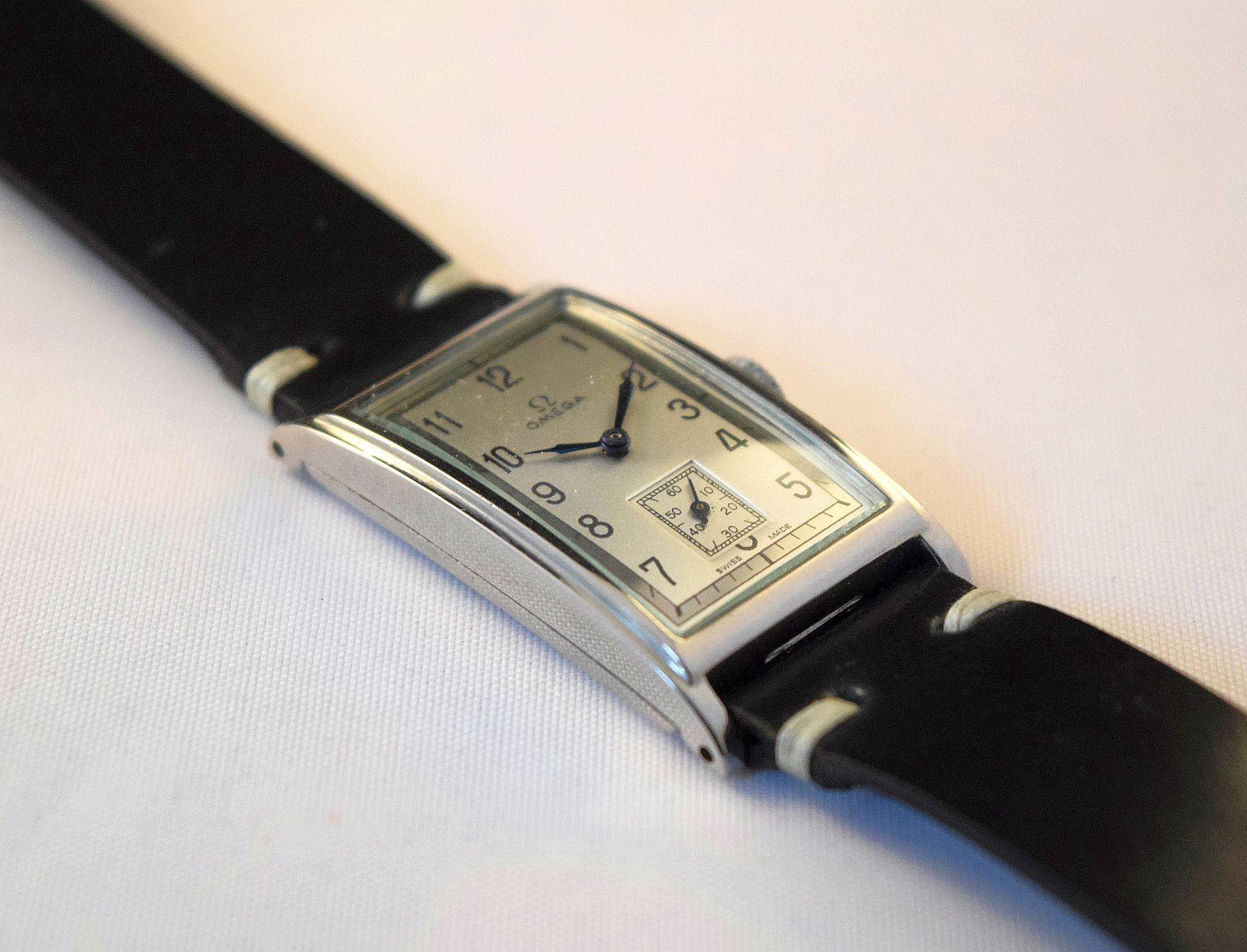 Omega una caja de acero curvada rectangular muy rara y elegante en condiciones maravillosas Art Decó en venta