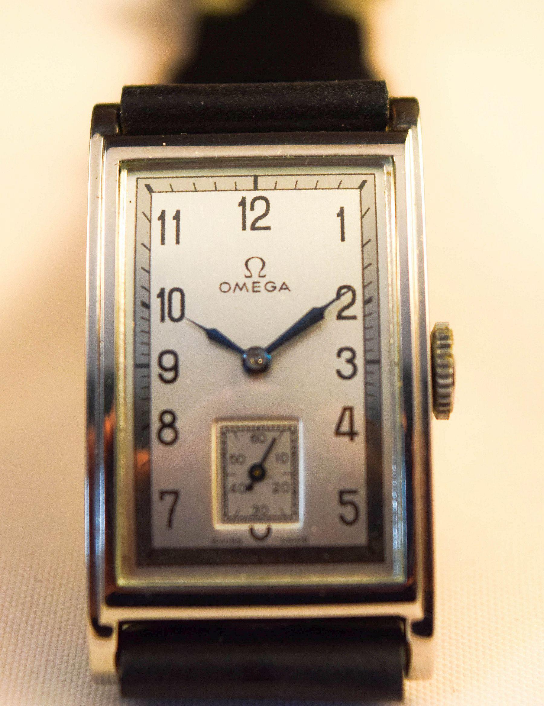 Omega una caja de acero curvada rectangular muy rara y elegante en condiciones maravillosas en venta 2