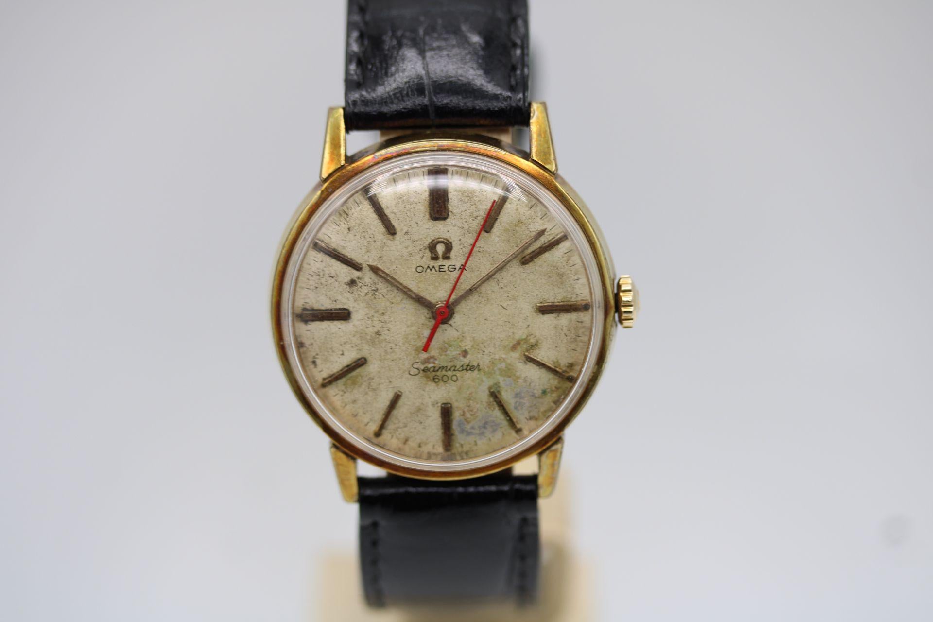 Eine ungewöhnliche Version der Omega aus der Mitte der 1960er Jahre, dieses Kaliber 601 Omega hat das Gehäuse zurück mit dem Afghanistan Air Force Insignien unterzeichnet.

Diese Uhren wurden an die afghanische Luftwaffe geliefert, entweder in Stahl