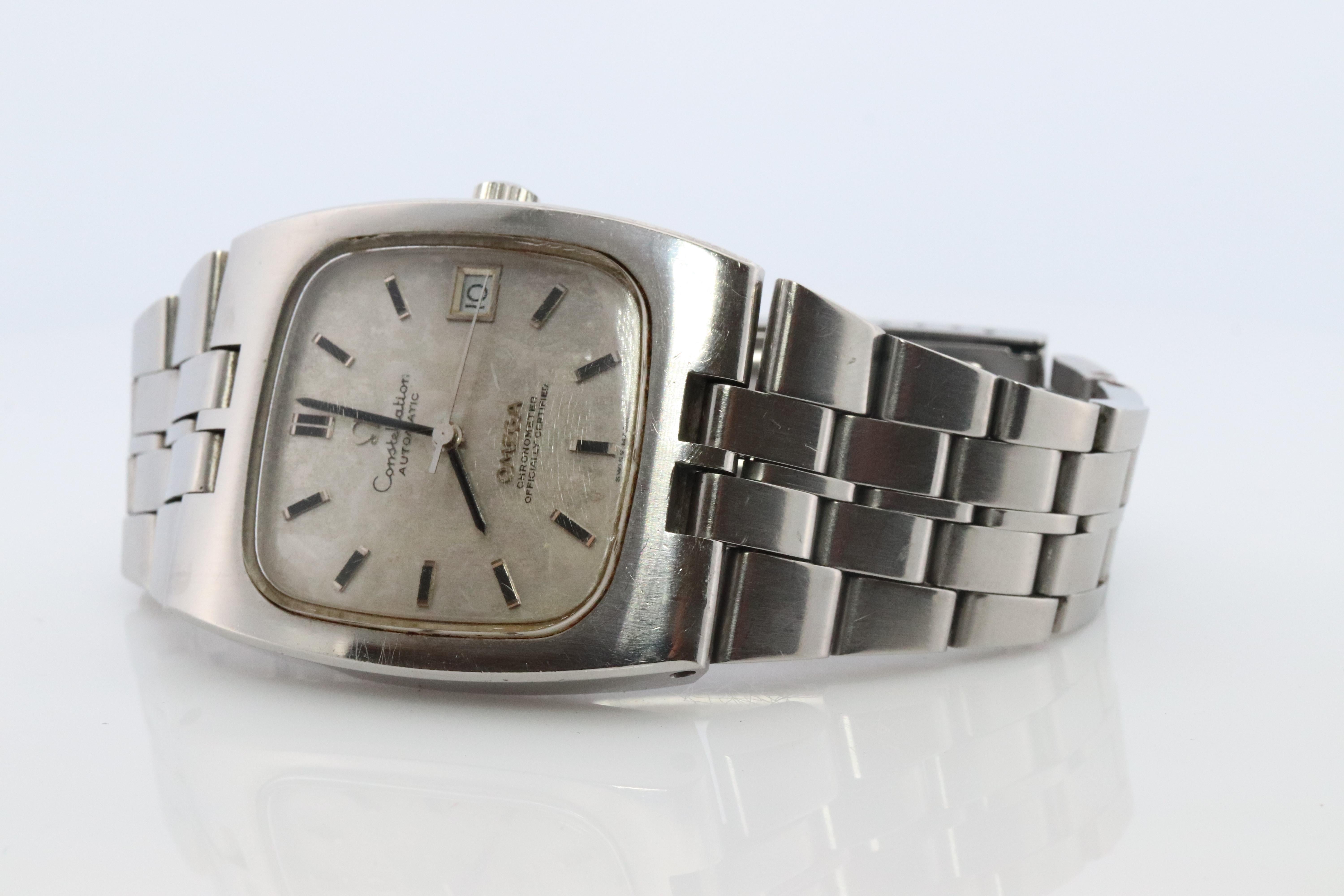 Vintage Omega Constellation Automatic Watch

1001 Omega Movement

ref 168.047

Condition: Works and keeps time. 

Works like it should. Winds up while wearing it.

Details:
34.5mm Case

Please don't hesitate to ask questions.