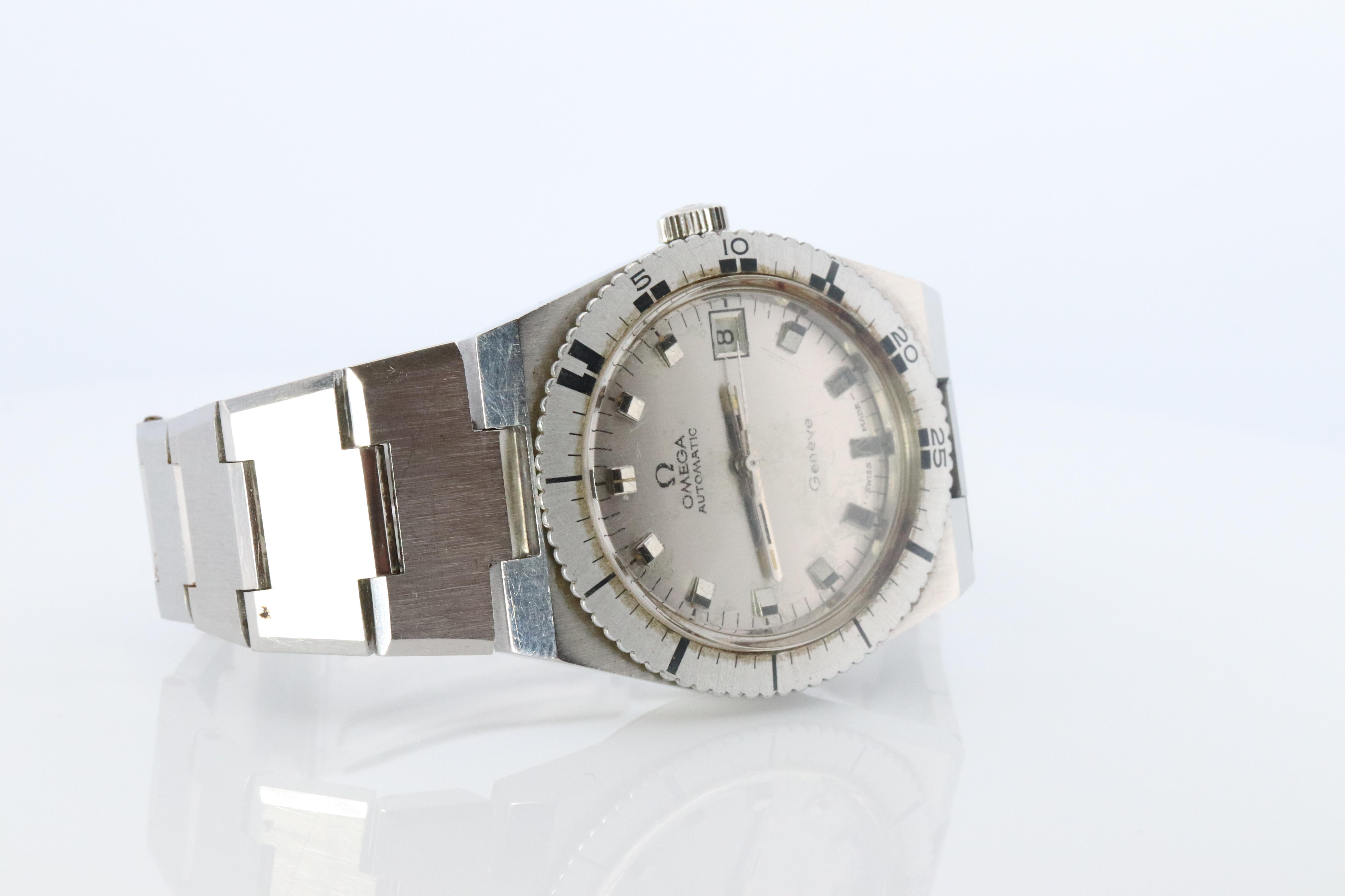 Vintage Omega Geneve Automatic Watch

1481 Omega Movement

Condition: Works and keeps time. Has some scratching. Dial Marks.

Works like it should. Winds up while wearing it. 

Details:
35mm Case
5.5mm crown

Please don't hesitate to ask questions.